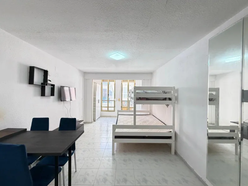 AMPLIO ESTUDIO CON VISTAS AL MAR LATERAL. A 150 METROS DE PLAYA DEL CURA CON TERRAZA ACRISTALADA Y SUPERFICIE DE 32 M2.