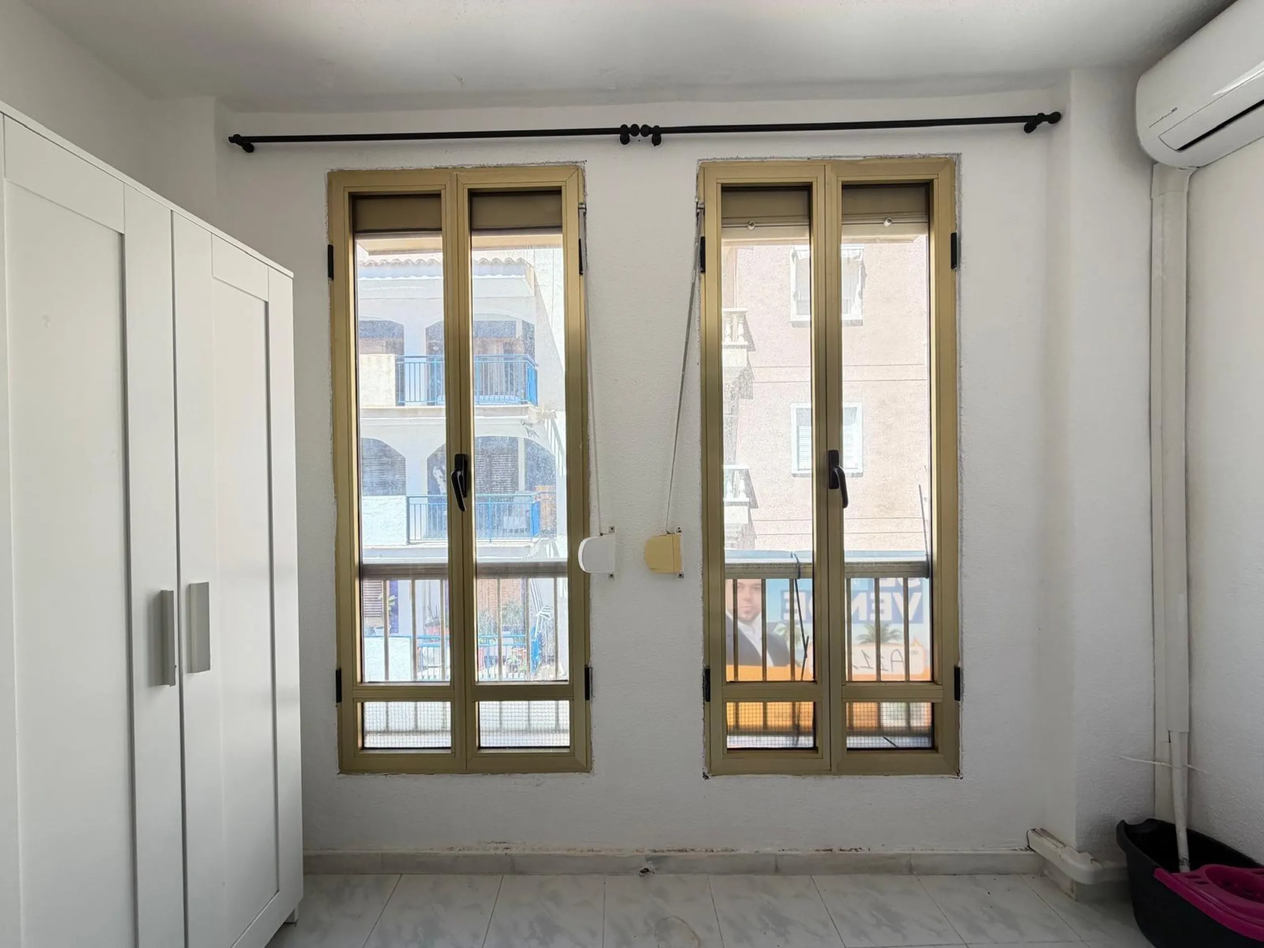 AMPLIO ESTUDIO CON VISTAS AL MAR LATERAL. A 150 METROS DE PLAYA DEL CURA CON TERRAZA ACRISTALADA Y SUPERFICIE DE 32 M2.