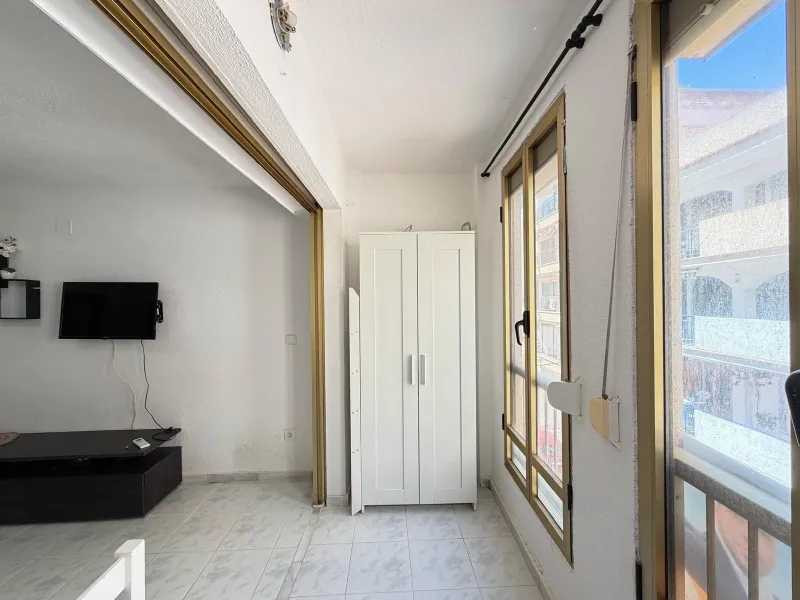 AMPLIO ESTUDIO CON VISTAS AL MAR LATERAL. A 150 METROS DE PLAYA DEL CURA CON TERRAZA ACRISTALADA Y SUPERFICIE DE 32 M2.