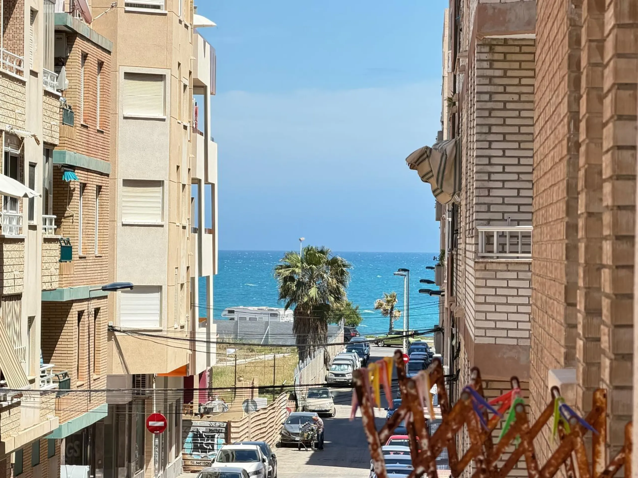 AMPLIO ESTUDIO CON VISTAS AL MAR LATERAL. A 150 METROS DE PLAYA DEL CURA CON TERRAZA ACRISTALADA Y SUPERFICIE DE 32 M2.