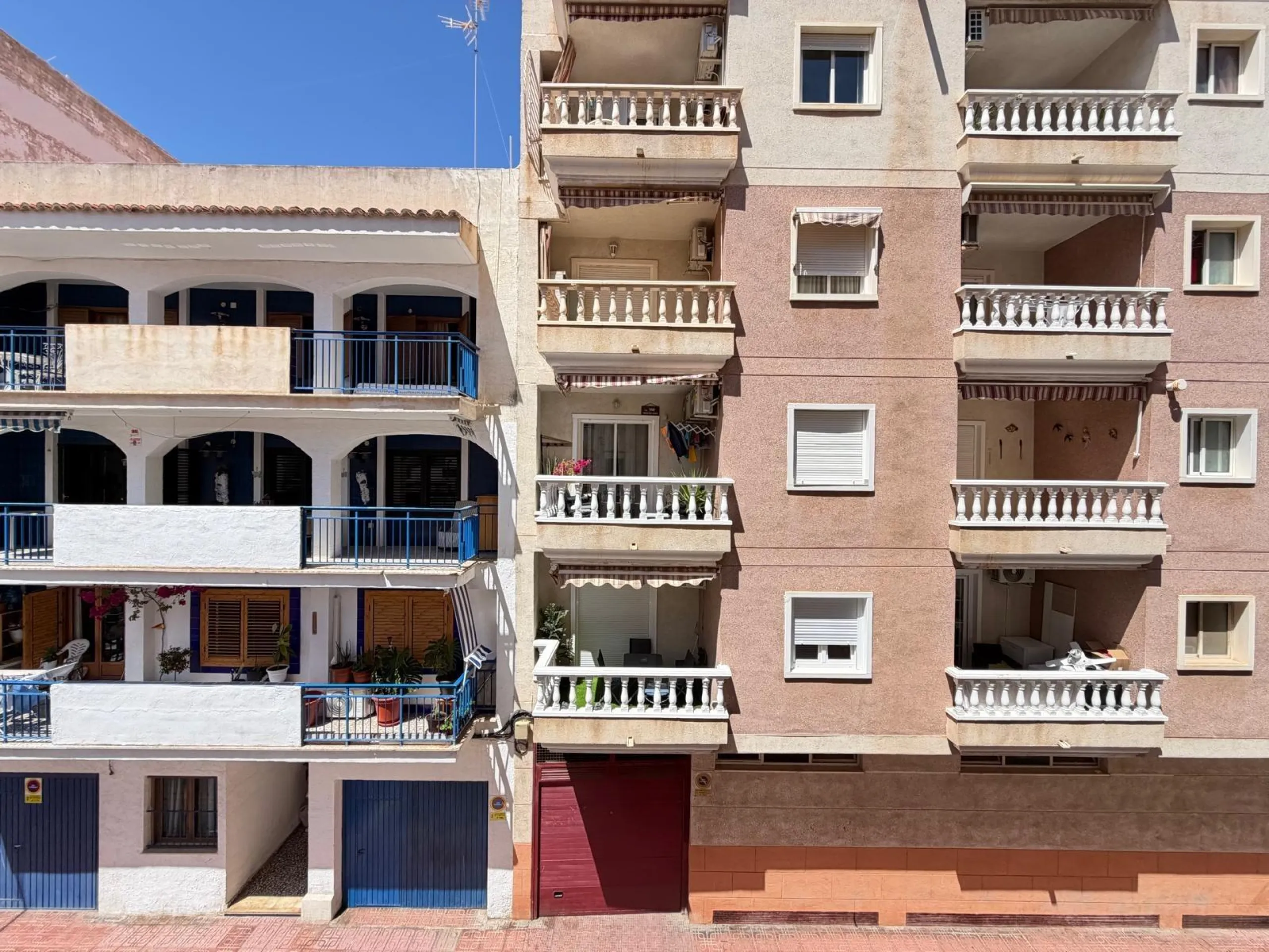 AMPLIO ESTUDIO CON VISTAS AL MAR LATERAL. A 150 METROS DE PLAYA DEL CURA CON TERRAZA ACRISTALADA Y SUPERFICIE DE 32 M2.