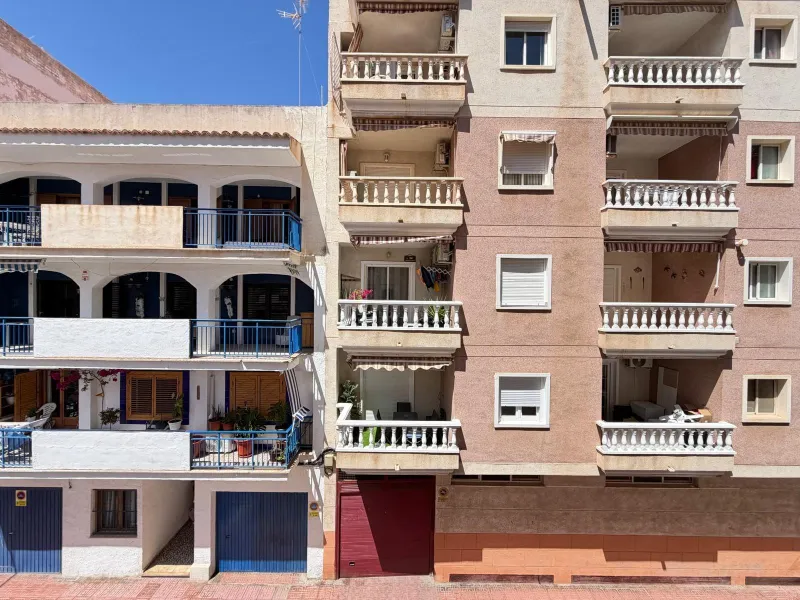 AMPLIO ESTUDIO CON VISTAS AL MAR LATERAL. A 150 METROS DE PLAYA DEL CURA CON TERRAZA ACRISTALADA Y SUPERFICIE DE 32 M2.
