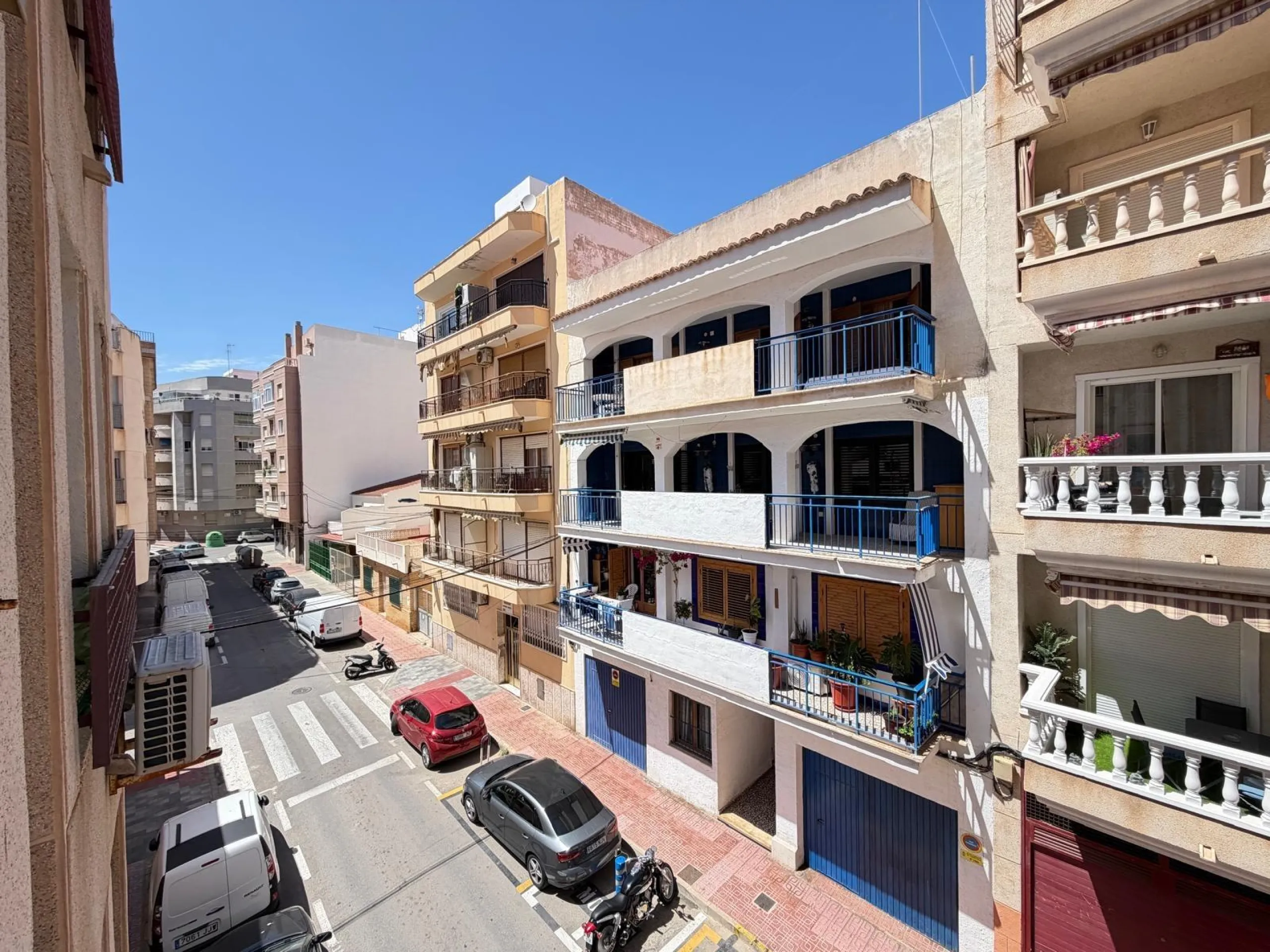 AMPLIO ESTUDIO CON VISTAS AL MAR LATERAL. A 150 METROS DE PLAYA DEL CURA CON TERRAZA ACRISTALADA Y SUPERFICIE DE 32 M2.