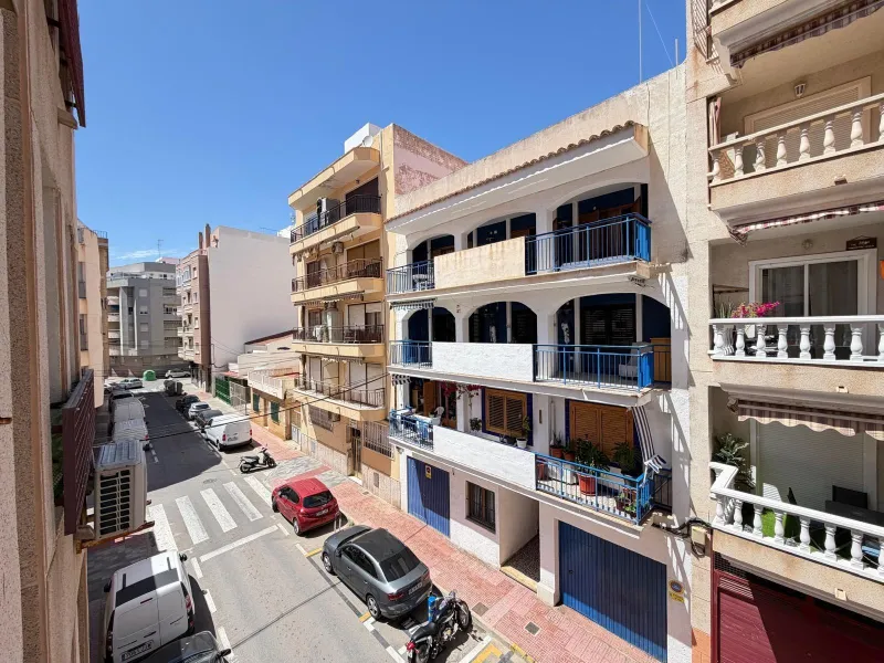 AMPLIO ESTUDIO CON VISTAS AL MAR LATERAL. A 150 METROS DE PLAYA DEL CURA CON TERRAZA ACRISTALADA Y SUPERFICIE DE 32 M2.