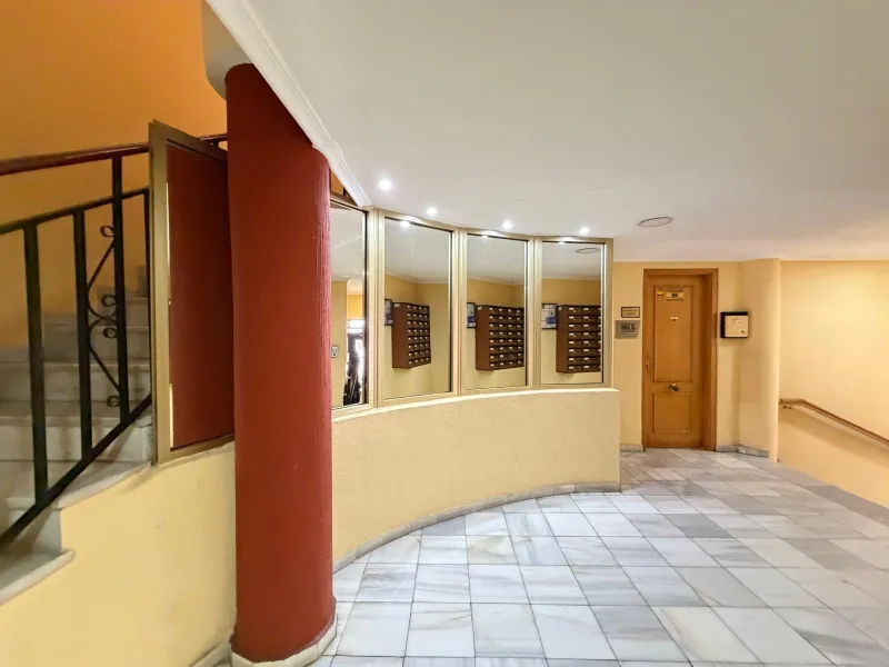 AMPLIO ESTUDIO CON VISTAS AL MAR LATERAL. A 150 METROS DE PLAYA DEL CURA CON TERRAZA ACRISTALADA Y SUPERFICIE DE 32 M2.