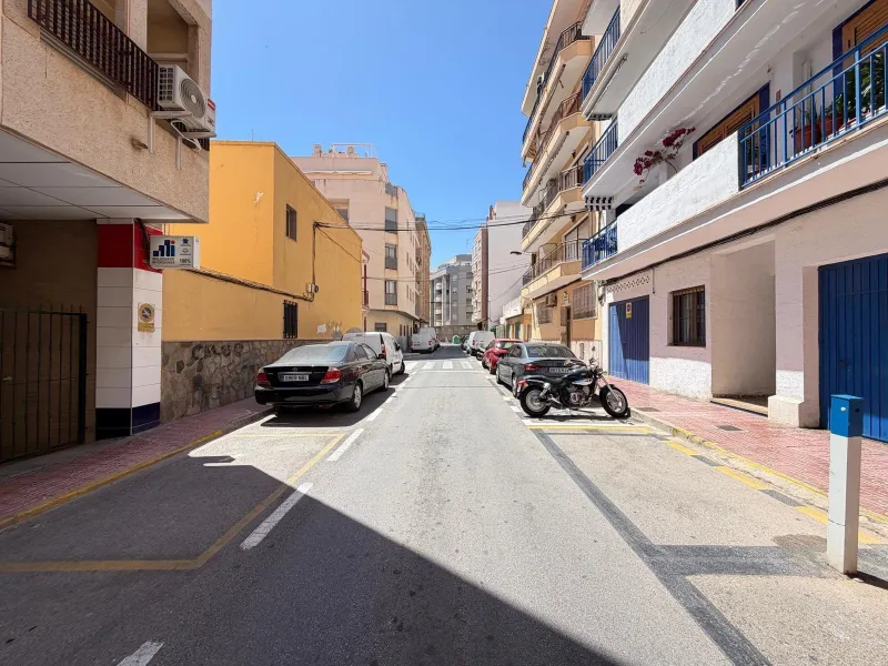 AMPLIO ESTUDIO CON VISTAS AL MAR LATERAL. A 150 METROS DE PLAYA DEL CURA CON TERRAZA ACRISTALADA Y SUPERFICIE DE 32 M2.