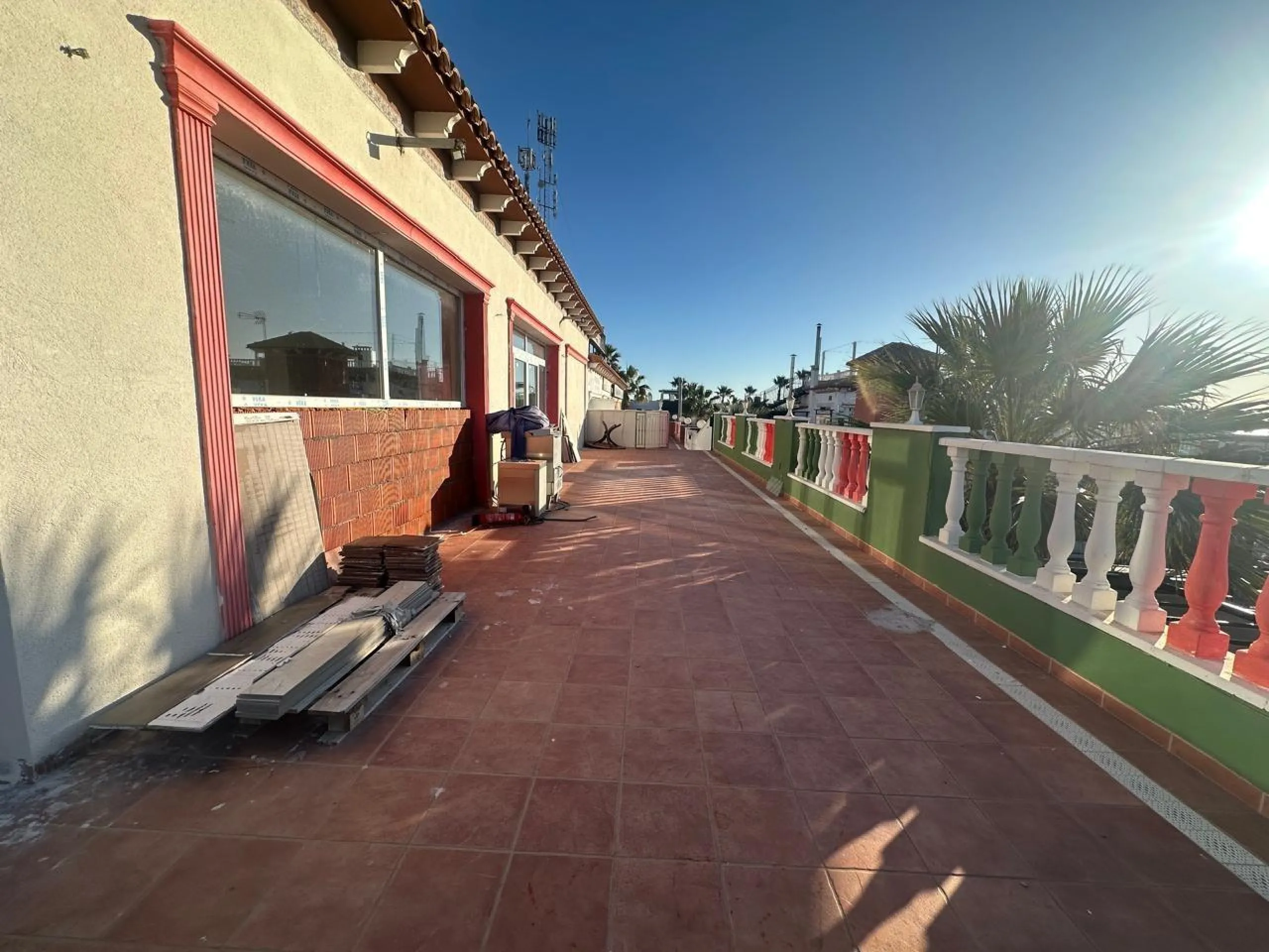 SPACIOUS TWO-FLOOR COMMERCIAL PROPERTY IN ORIHUELA COSTA