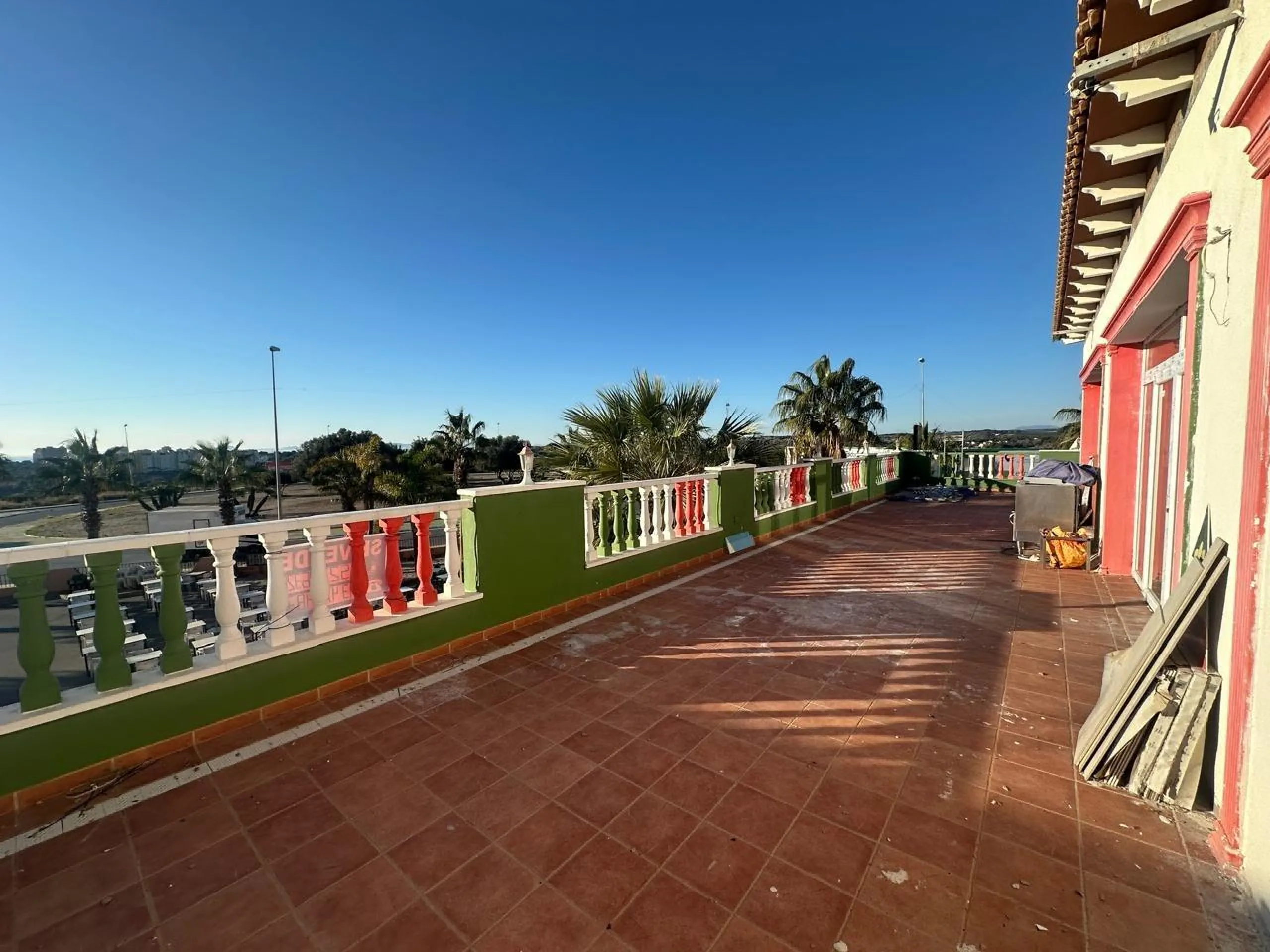 SPACIOUS TWO-FLOOR COMMERCIAL PROPERTY IN ORIHUELA COSTA