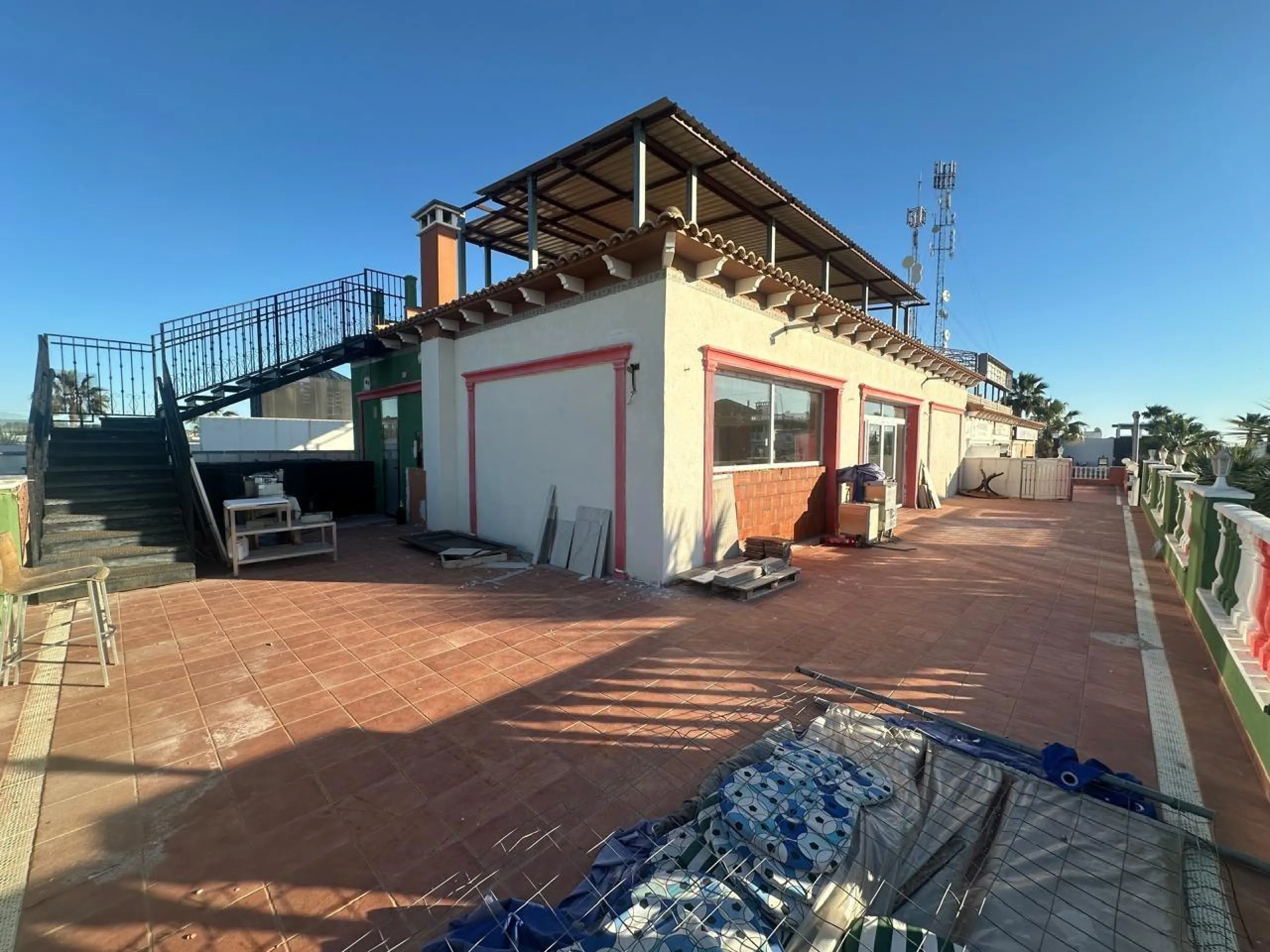 SPACIOUS TWO-FLOOR COMMERCIAL PROPERTY IN ORIHUELA COSTA