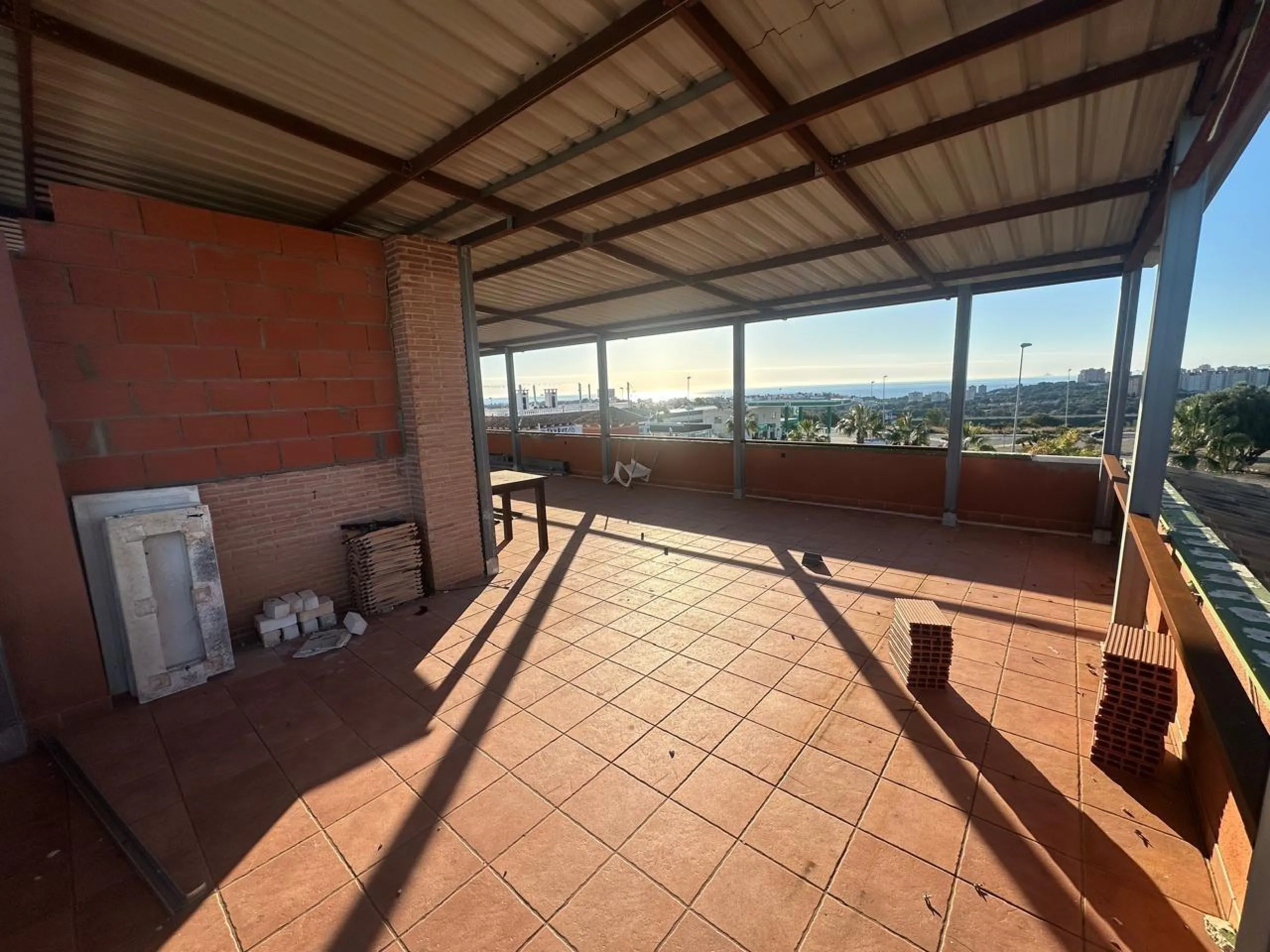 SPACIOUS TWO-FLOOR COMMERCIAL PROPERTY IN ORIHUELA COSTA