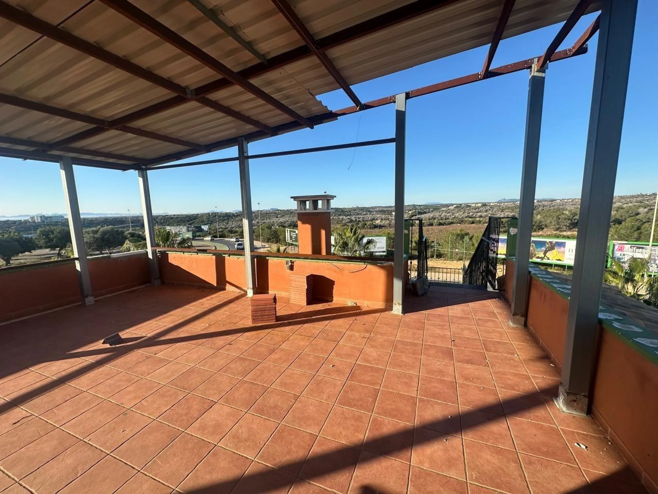 SPACIOUS TWO-FLOOR COMMERCIAL PROPERTY IN ORIHUELA COSTA
