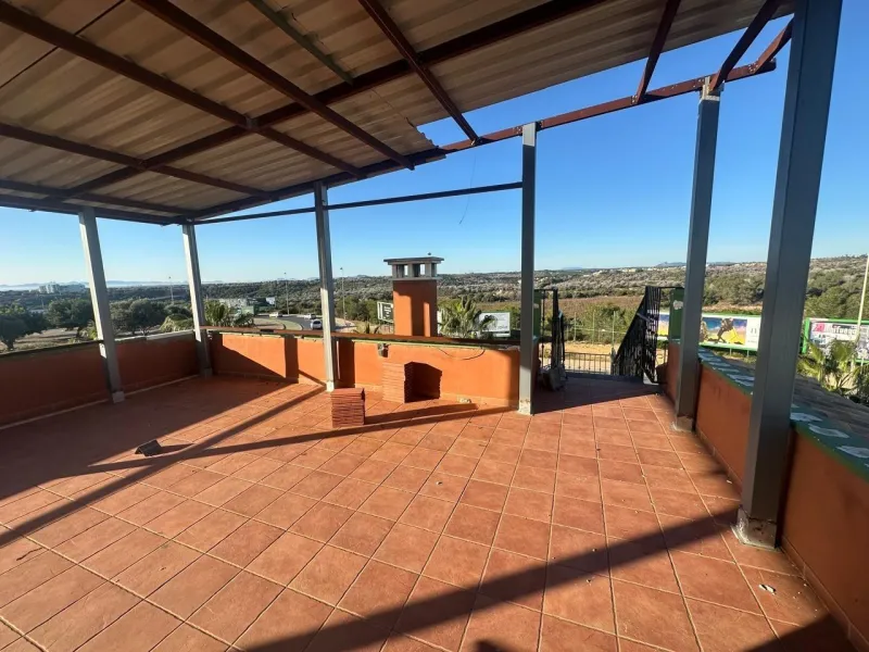 SPACIOUS TWO-FLOOR COMMERCIAL PROPERTY IN ORIHUELA COSTA