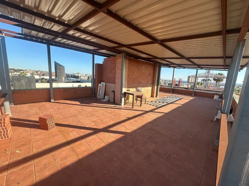SPACIOUS TWO-FLOOR COMMERCIAL PROPERTY IN ORIHUELA COSTA