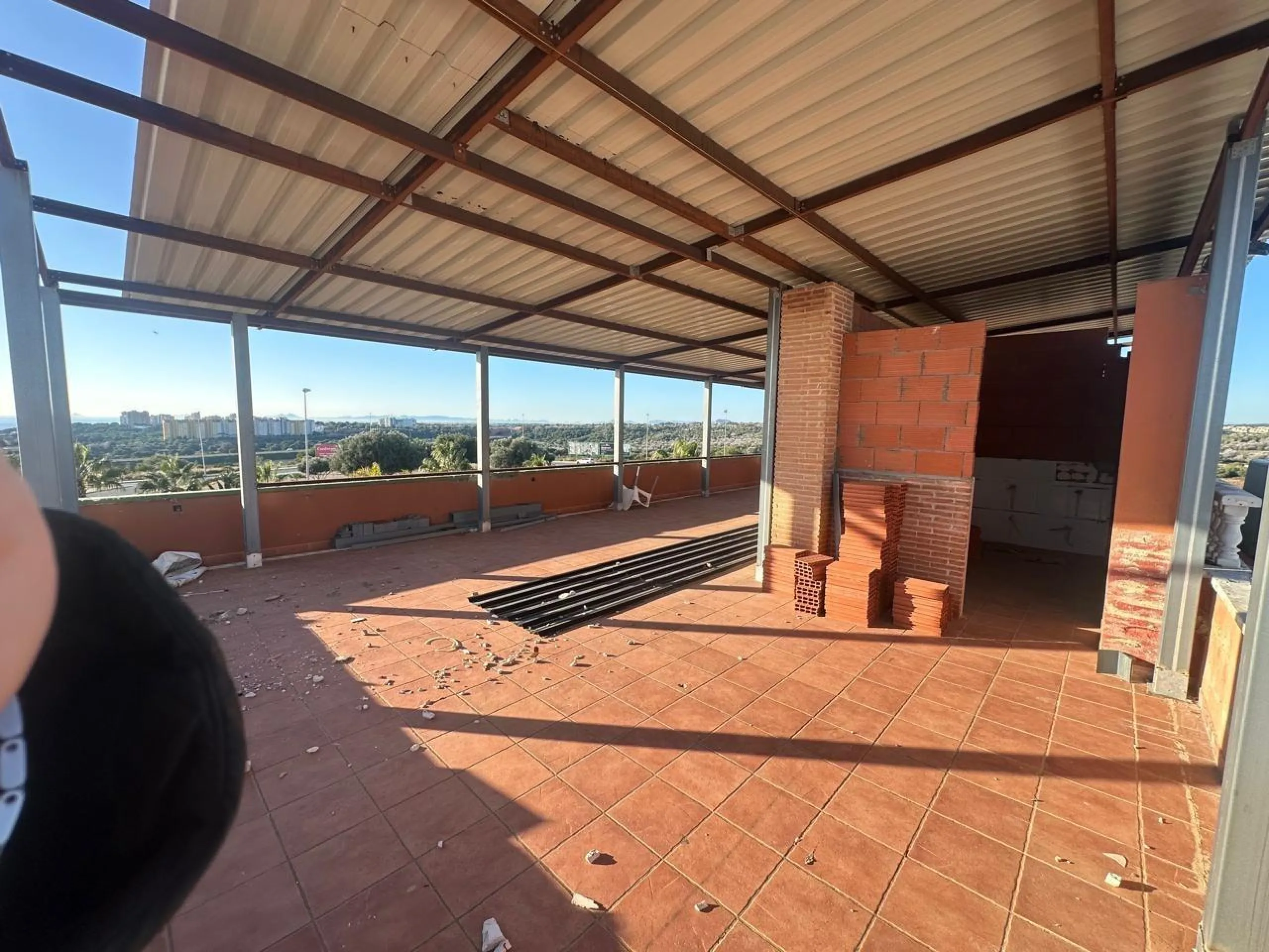 SPACIOUS TWO-FLOOR COMMERCIAL PROPERTY IN ORIHUELA COSTA