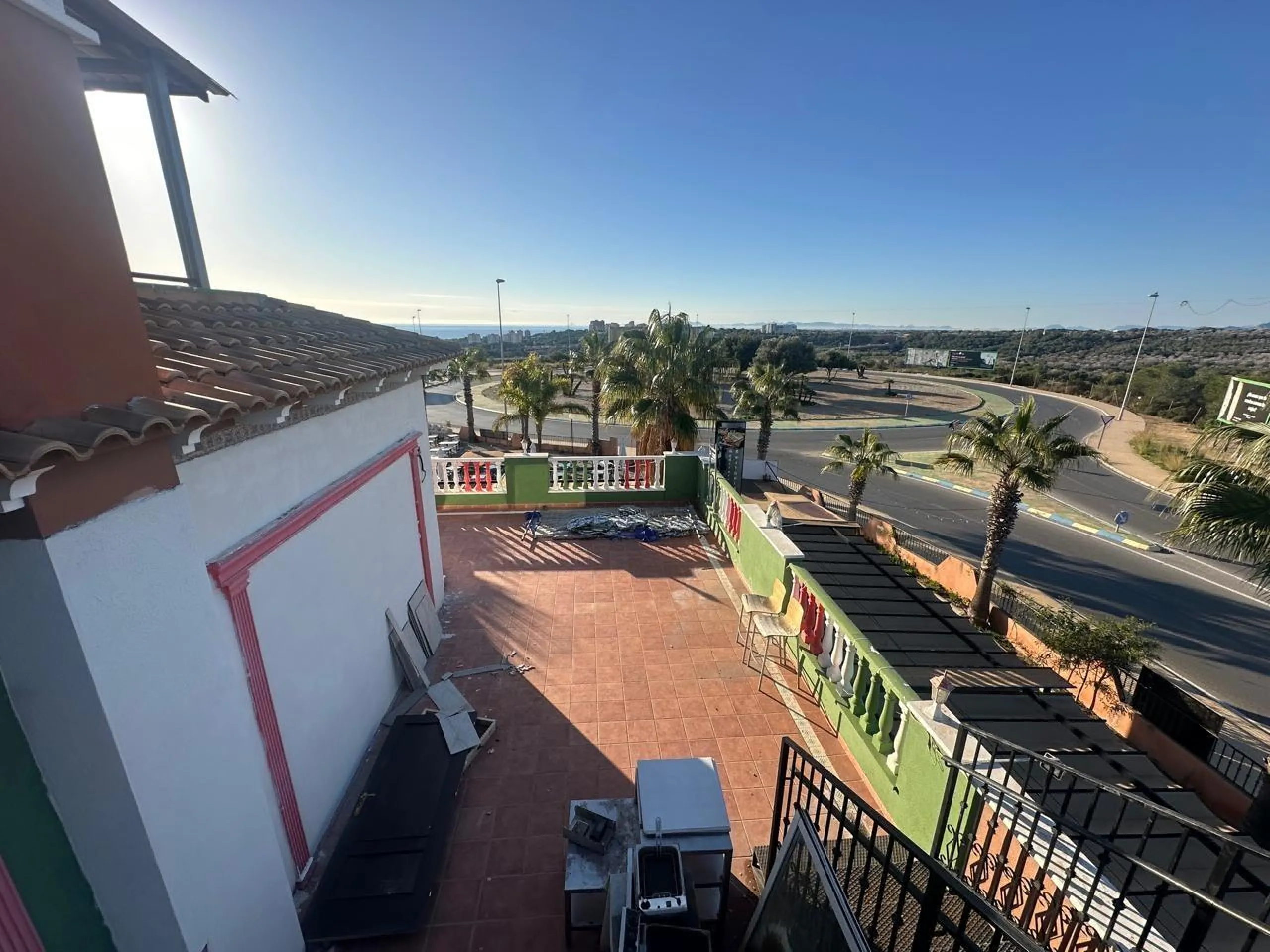 SPACIOUS TWO-FLOOR COMMERCIAL PROPERTY IN ORIHUELA COSTA