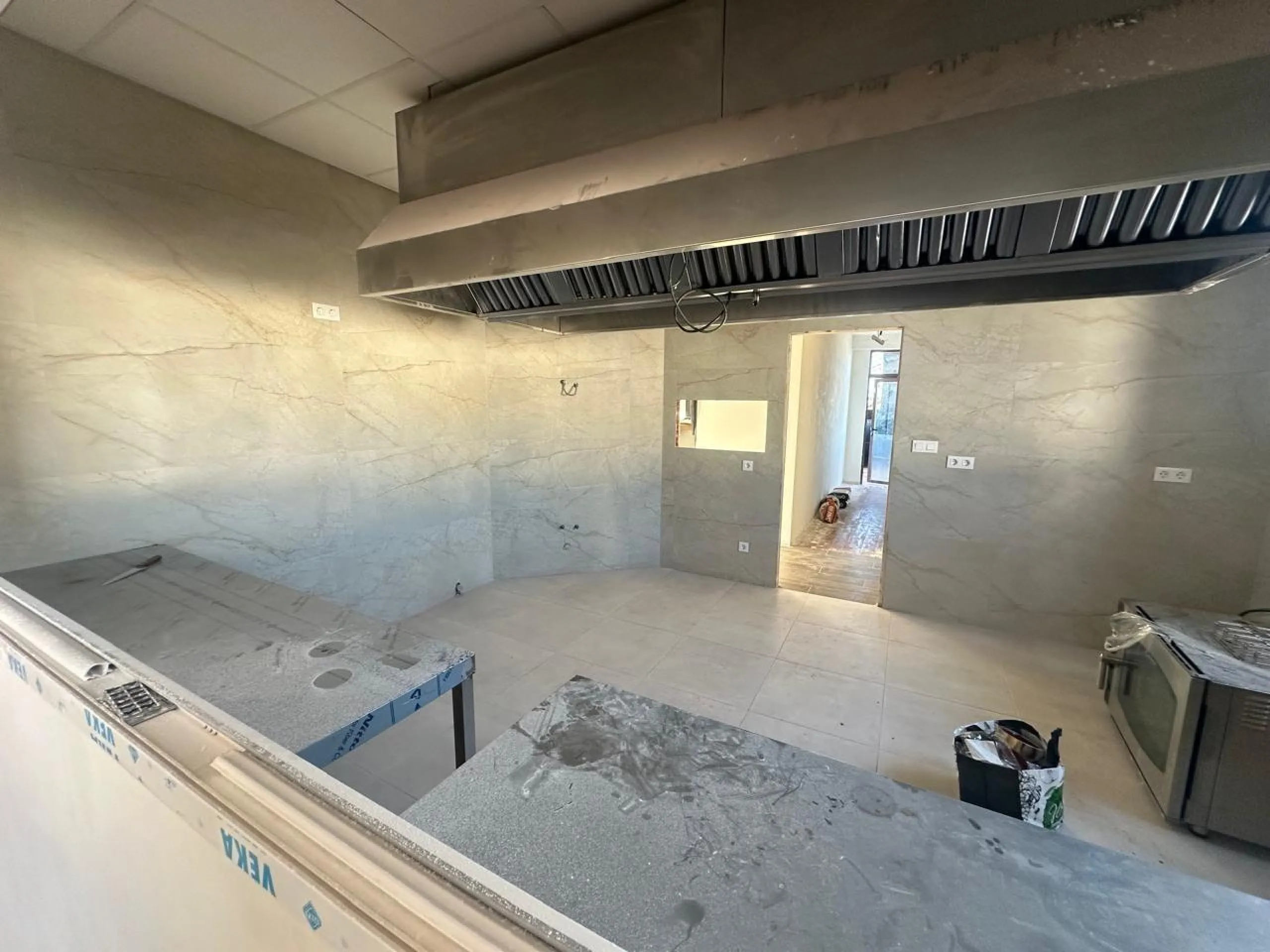 SPACIOUS TWO-FLOOR COMMERCIAL PROPERTY IN ORIHUELA COSTA
