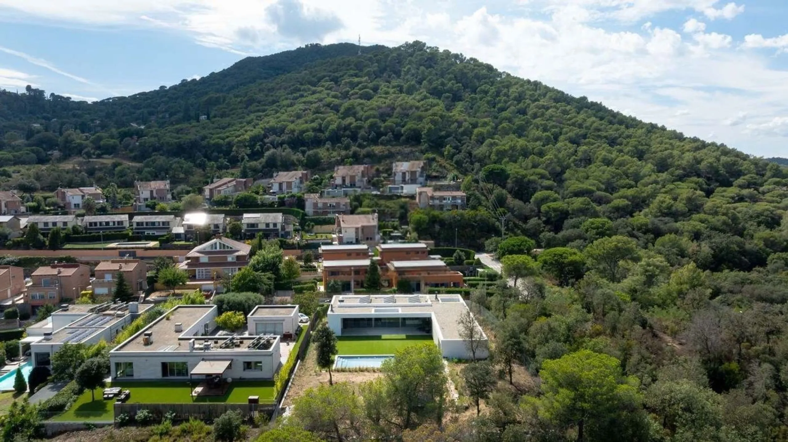Contemporary Villa with Golf Course and Mountain Views in La Roca del Valles, Barcelona
