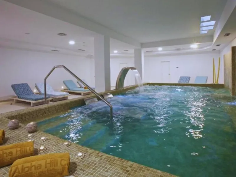 Exklusive renovierte Wohnung mit zwei Schlafzimmern in einer renommierten Hotelanlage in Nueva Andalucía, Marbella