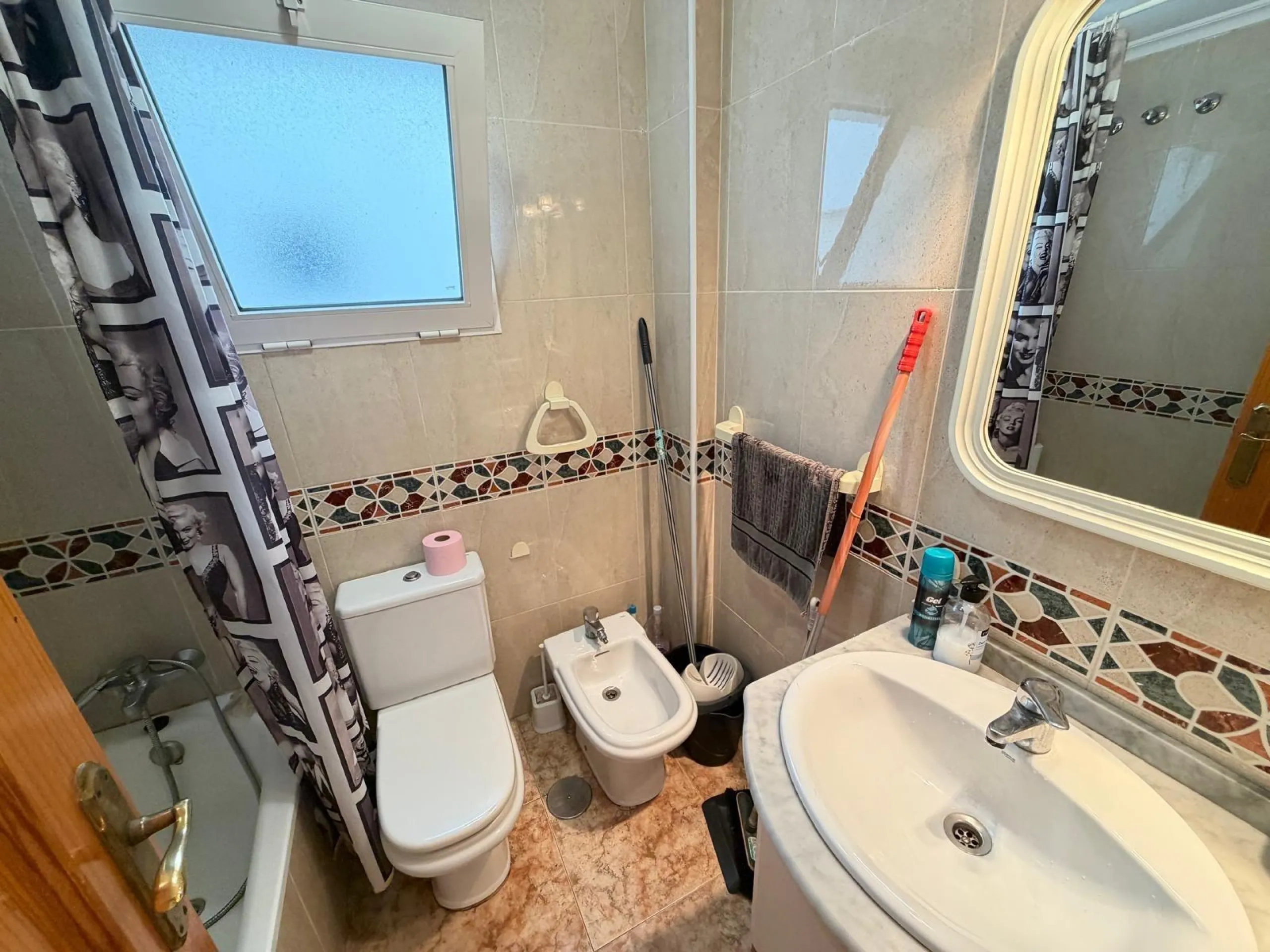 APARTMENT FRONTLINE WITH SEA VIEWS AND 100 METERS FROM THE BEACH. 2 BEDROOMS. 1 BATHROOM. WITH A SURFACE OF 63 M2.