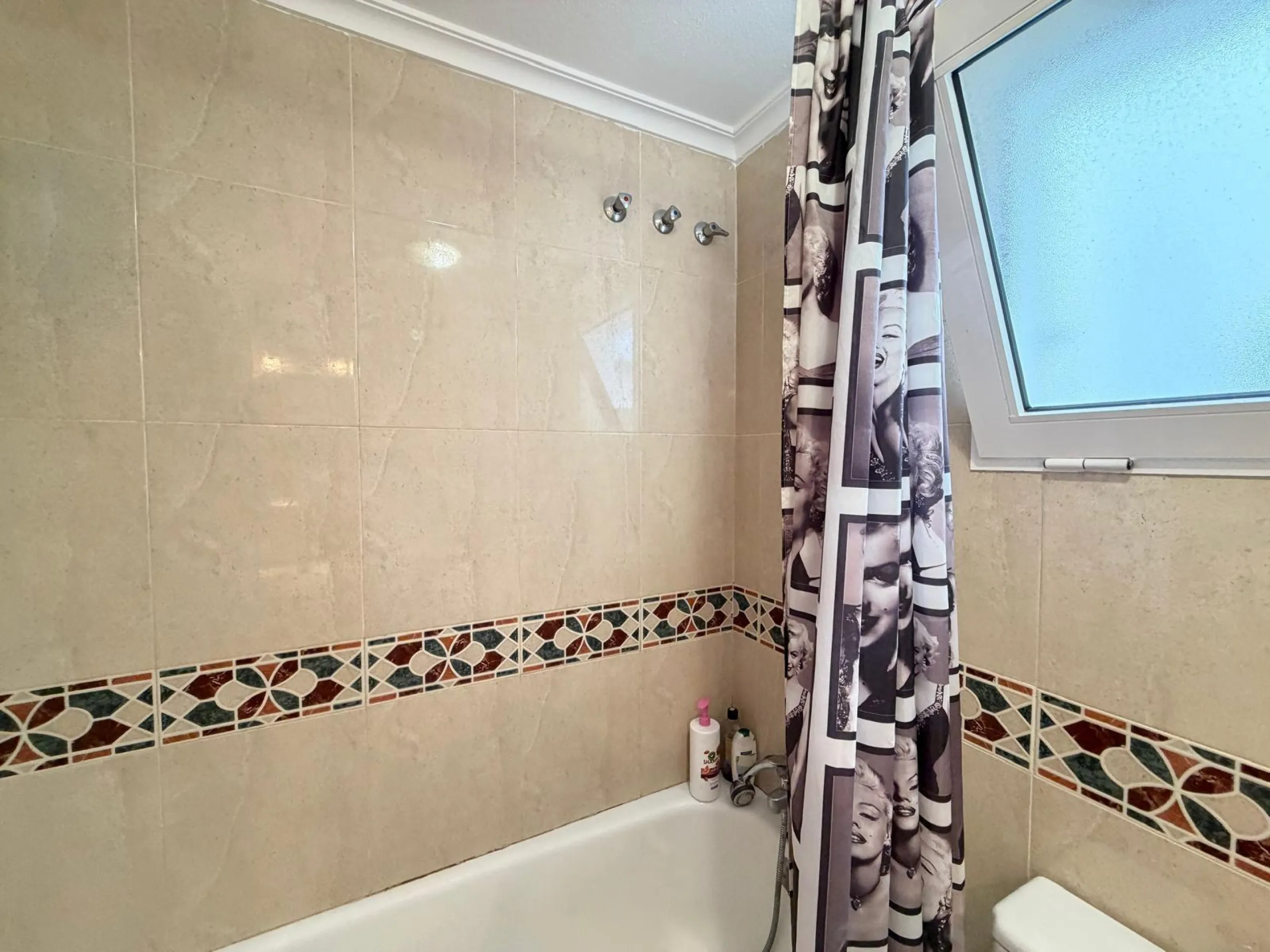 APARTMENT FRONTLINE WITH SEA VIEWS AND 100 METERS FROM THE BEACH. 2 BEDROOMS. 1 BATHROOM. WITH A SURFACE OF 63 M2.