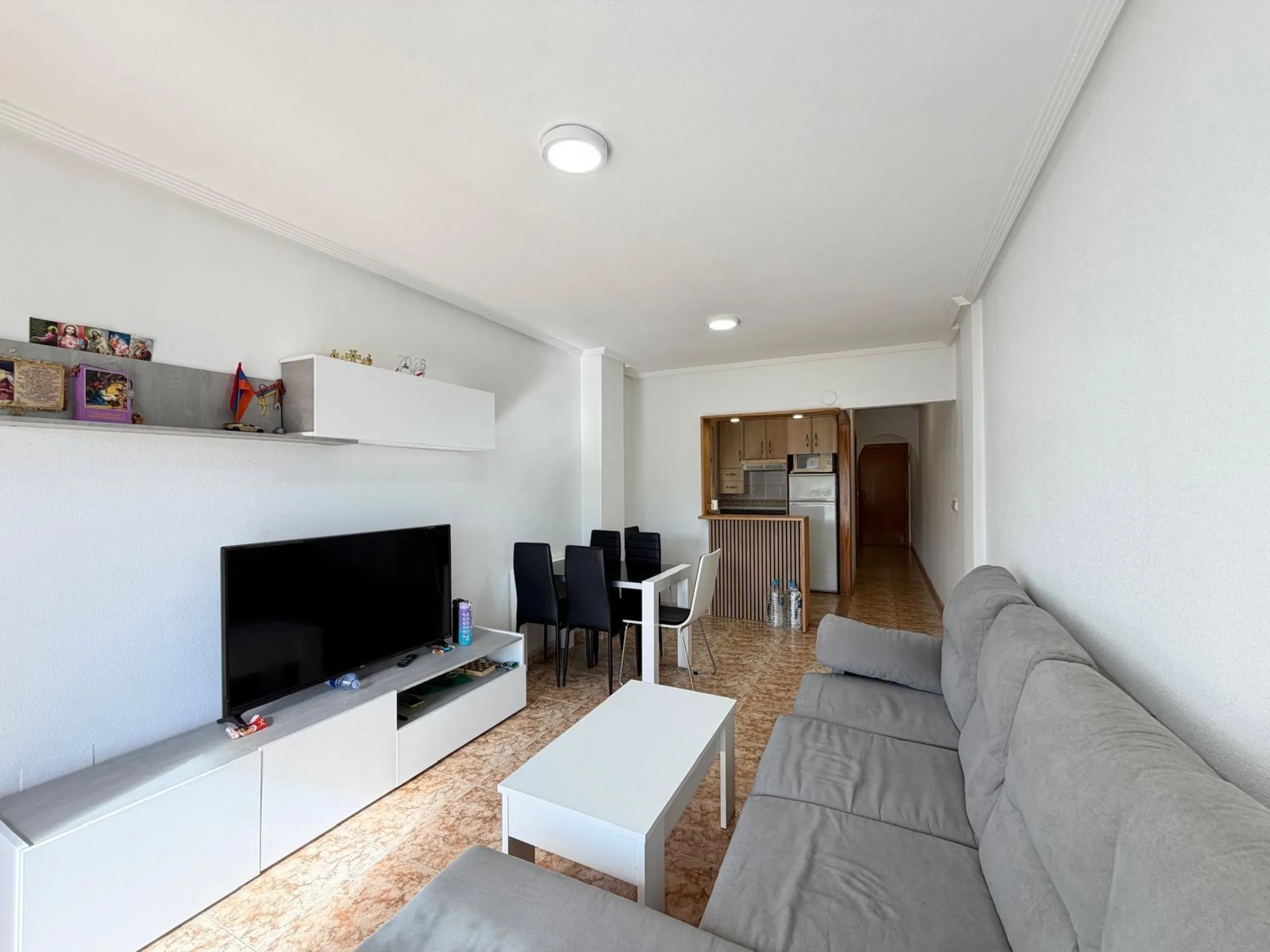 APARTMENT FRONTLINE WITH SEA VIEWS AND 100 METERS FROM THE BEACH. 2 BEDROOMS. 1 BATHROOM. WITH A SURFACE OF 63 M2.