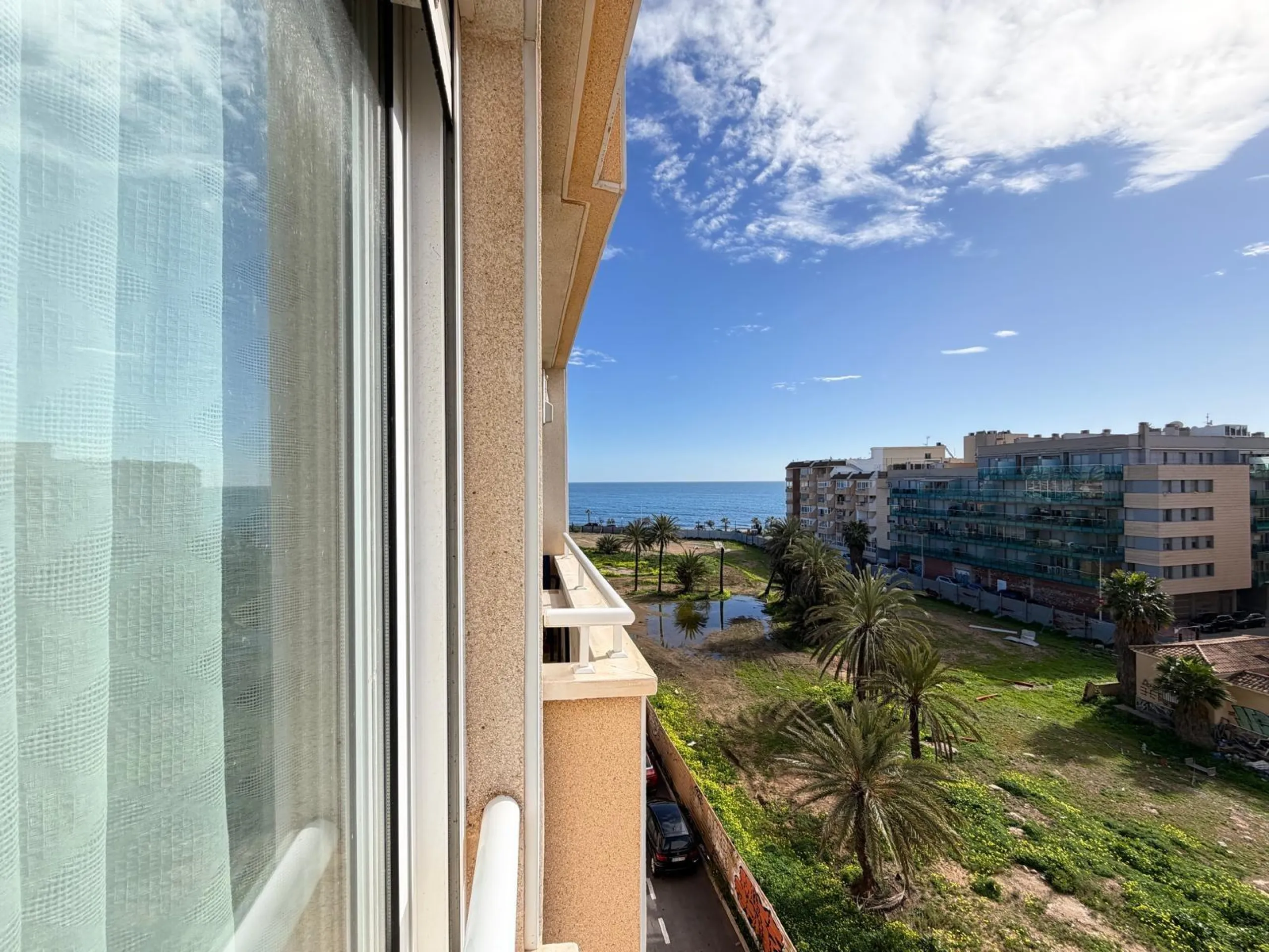 APARTMENT FRONTLINE WITH SEA VIEWS AND 100 METERS FROM THE BEACH. 2 BEDROOMS. 1 BATHROOM. WITH A SURFACE OF 63 M2.