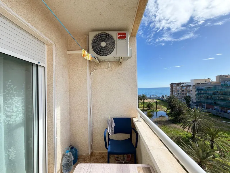 APARTMENT FRONTLINE WITH SEA VIEWS AND 100 METERS FROM THE BEACH. 2 BEDROOMS. 1 BATHROOM. WITH A SURFACE OF 63 M2.