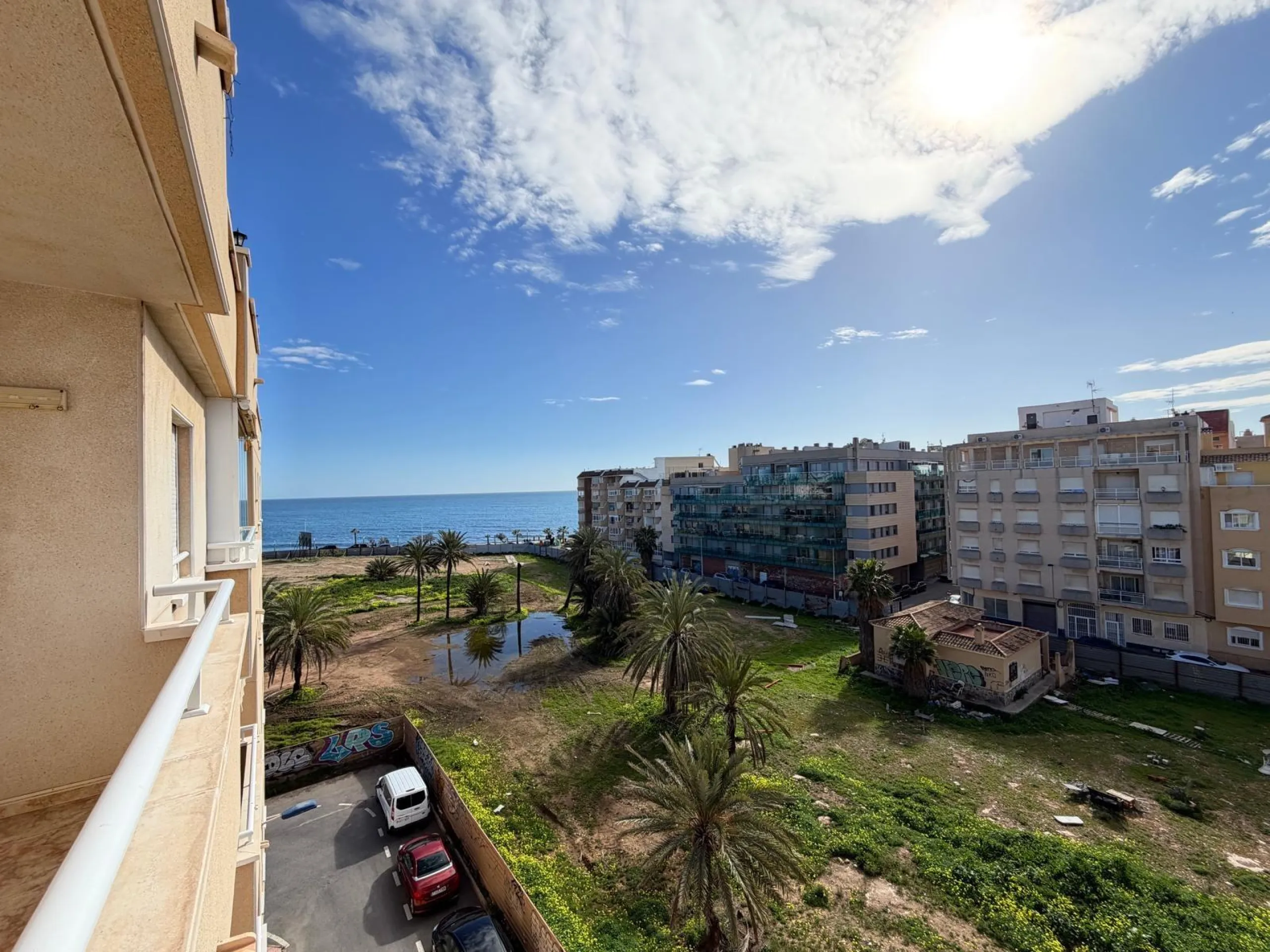APARTMENT FRONTLINE WITH SEA VIEWS AND 100 METERS FROM THE BEACH. 2 BEDROOMS. 1 BATHROOM. WITH A SURFACE OF 63 M2.