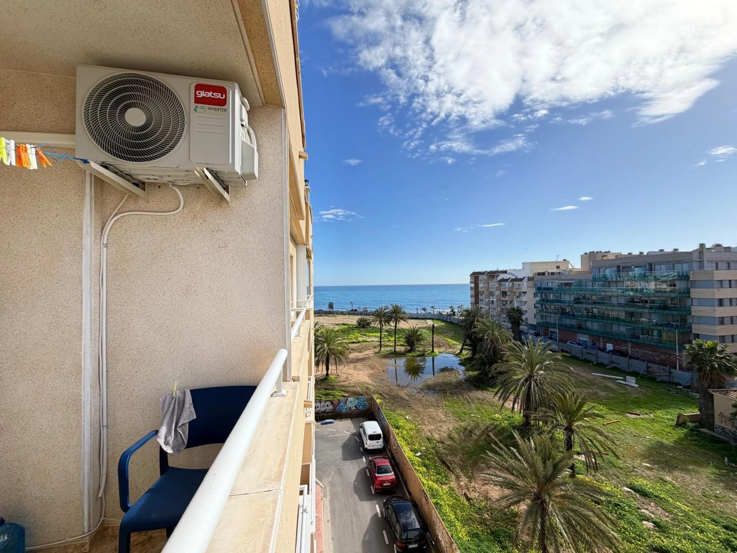 APARTMENT FRONTLINE WITH SEA VIEWS AND 100 METERS FROM THE BEACH. 2 BEDROOMS. 1 BATHROOM. WITH A SURFACE OF 63 M2.