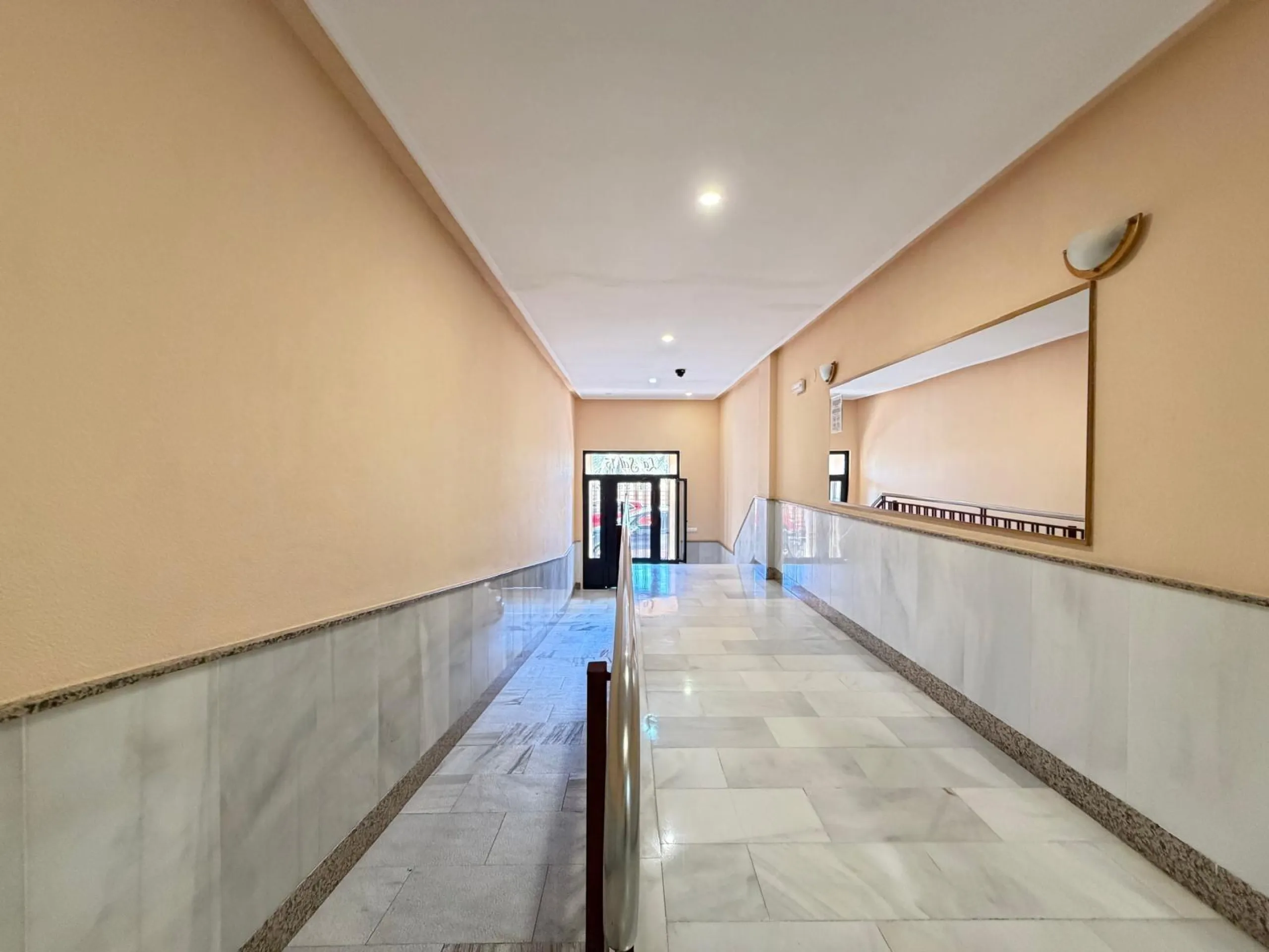 APARTMENT FRONTLINE WITH SEA VIEWS AND 100 METERS FROM THE BEACH. 2 BEDROOMS. 1 BATHROOM. WITH A SURFACE OF 63 M2.