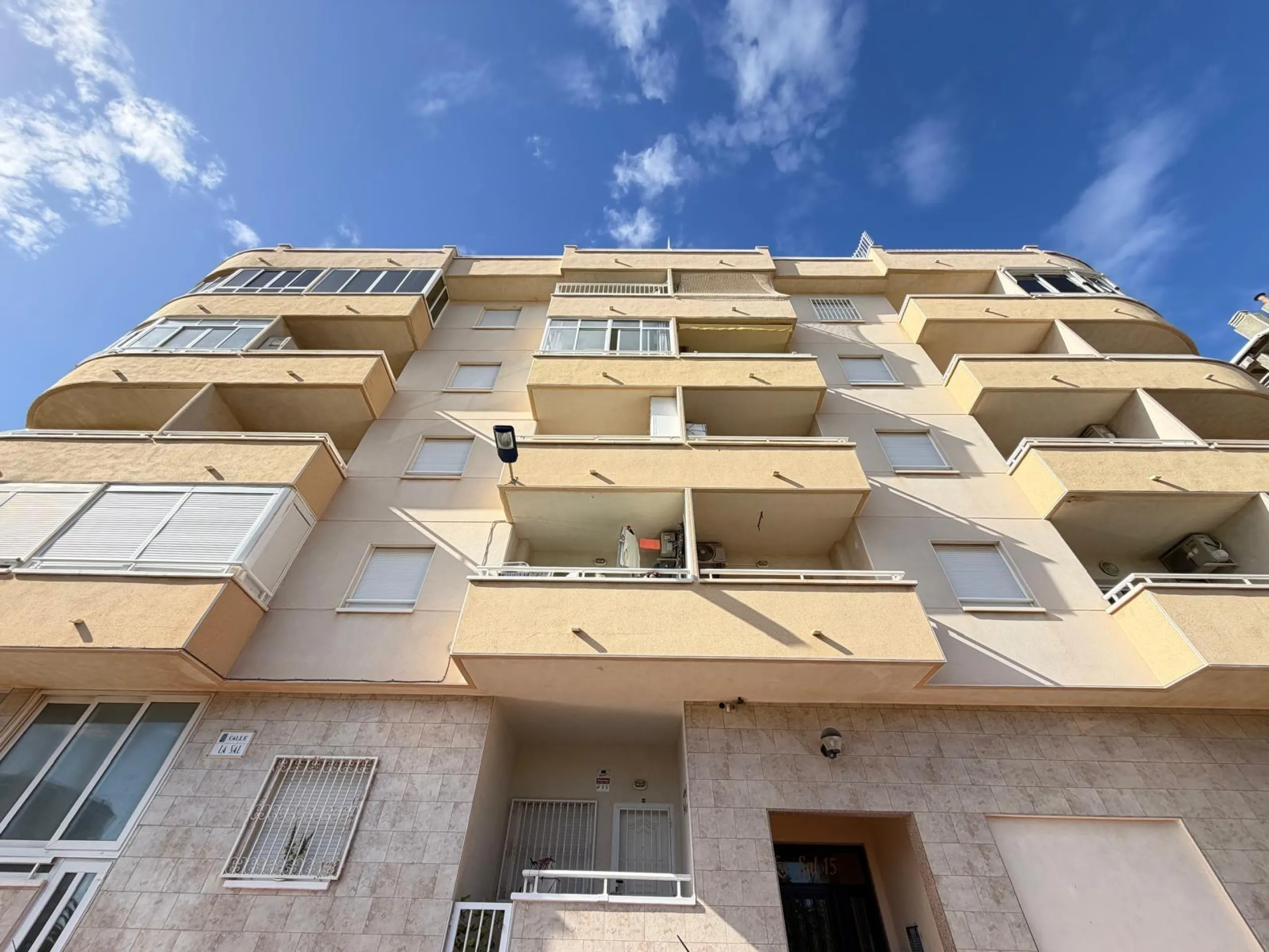 APARTMENT FRONTLINE WITH SEA VIEWS AND 100 METERS FROM THE BEACH. 2 BEDROOMS. 1 BATHROOM. WITH A SURFACE OF 63 M2.