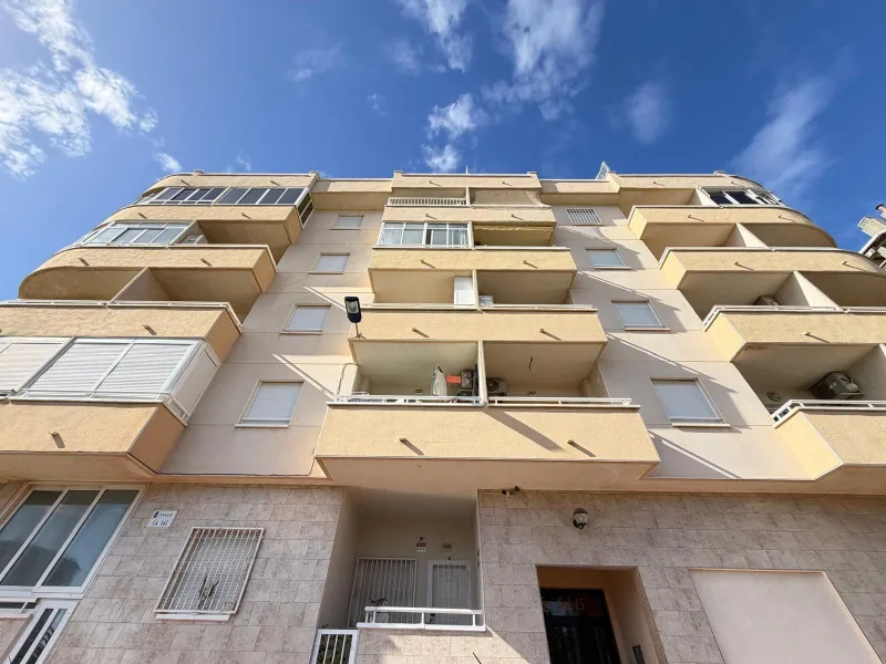 APARTMENT FRONTLINE WITH SEA VIEWS AND 100 METERS FROM THE BEACH. 2 BEDROOMS. 1 BATHROOM. WITH A SURFACE OF 63 M2.