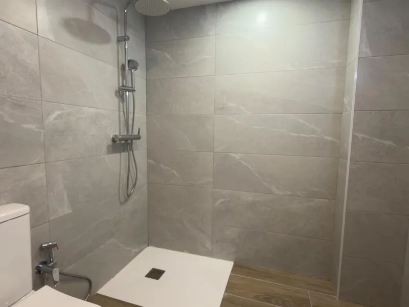 Income-Generating Residential Building for Sale in Alicante – Altozano