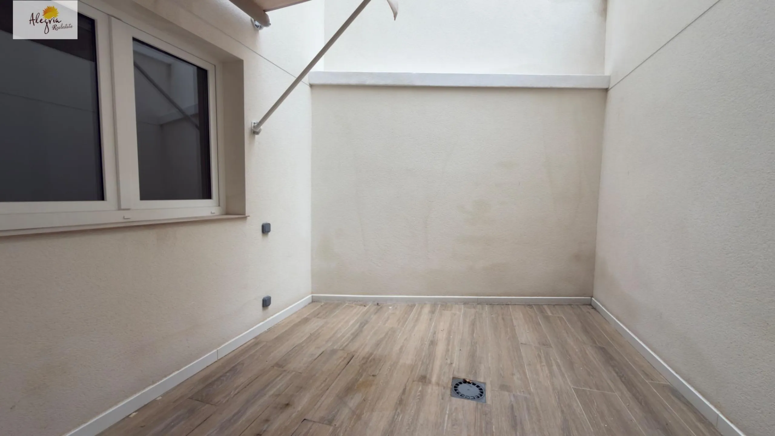 Income-Generating Residential Building for Sale in Alicante – Altozano