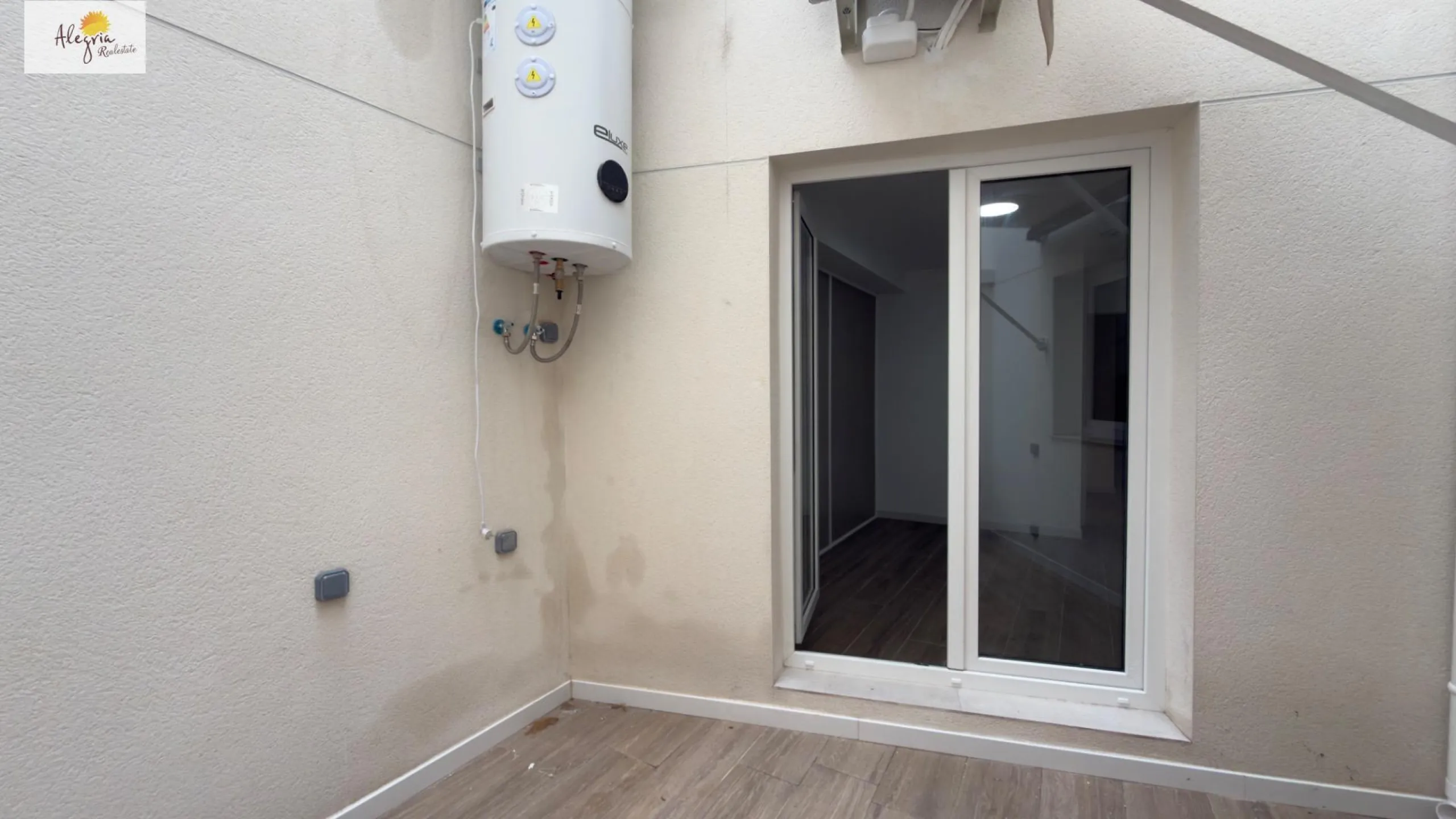 Income-Generating Residential Building for Sale in Alicante – Altozano