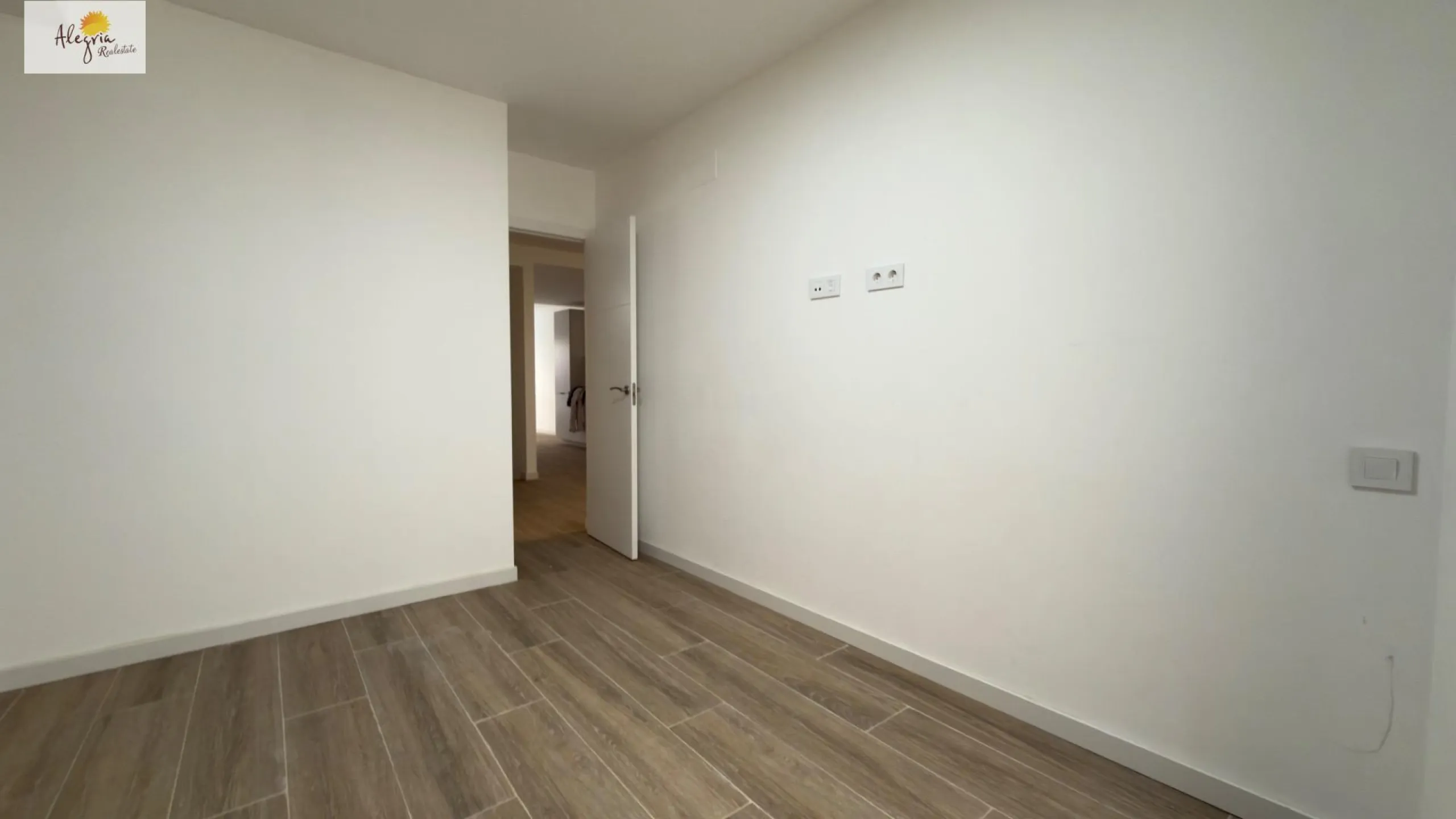 Income-Generating Residential Building for Sale in Alicante – Altozano