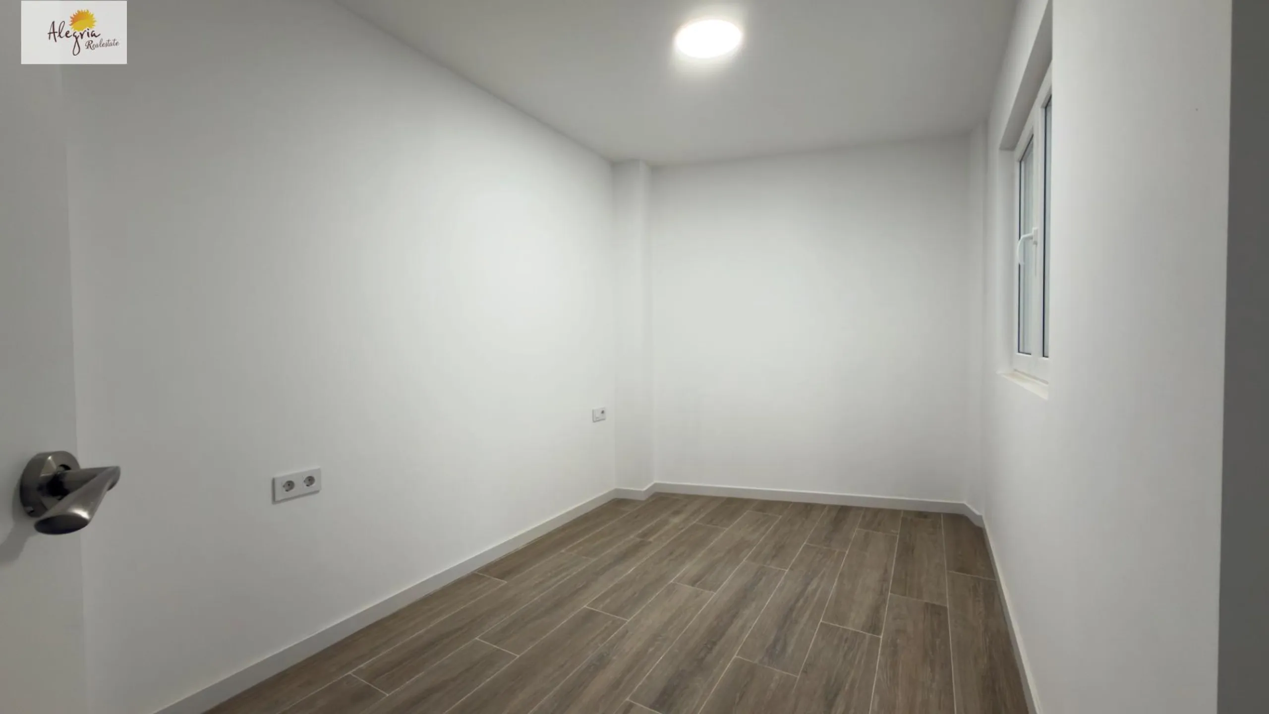 Income-Generating Residential Building for Sale in Alicante – Altozano