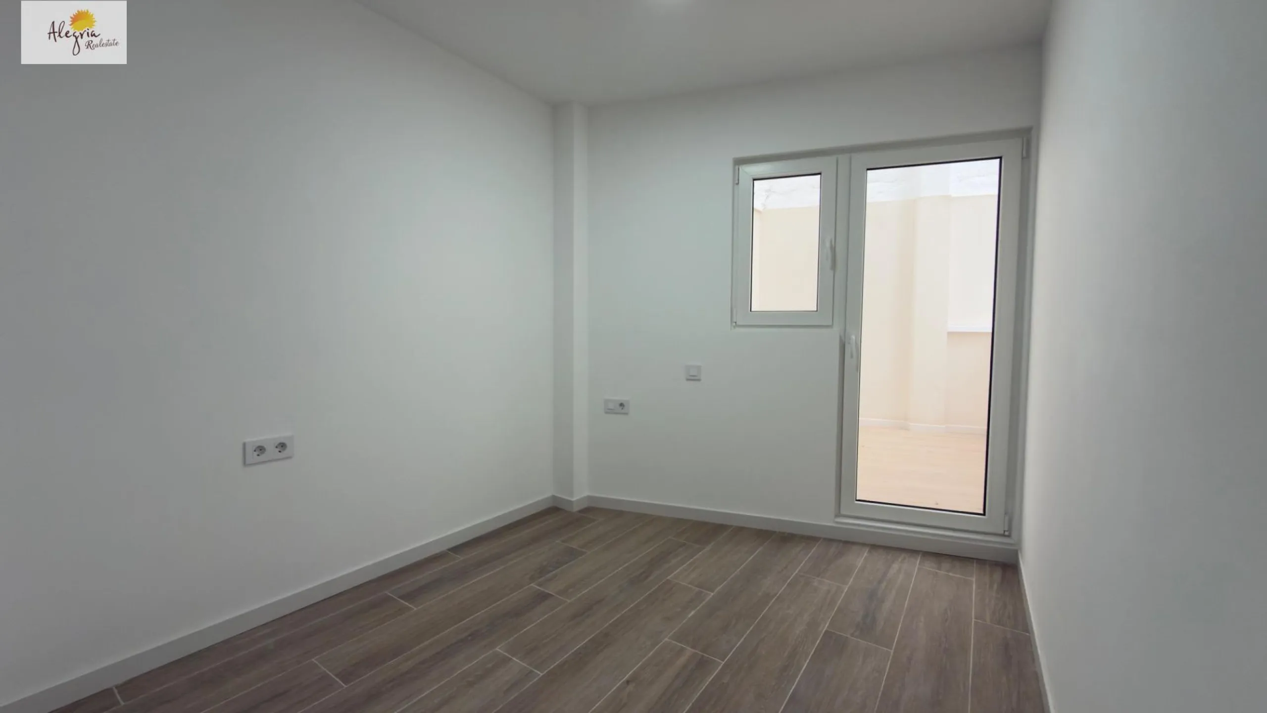 Income-Generating Residential Building for Sale in Alicante – Altozano