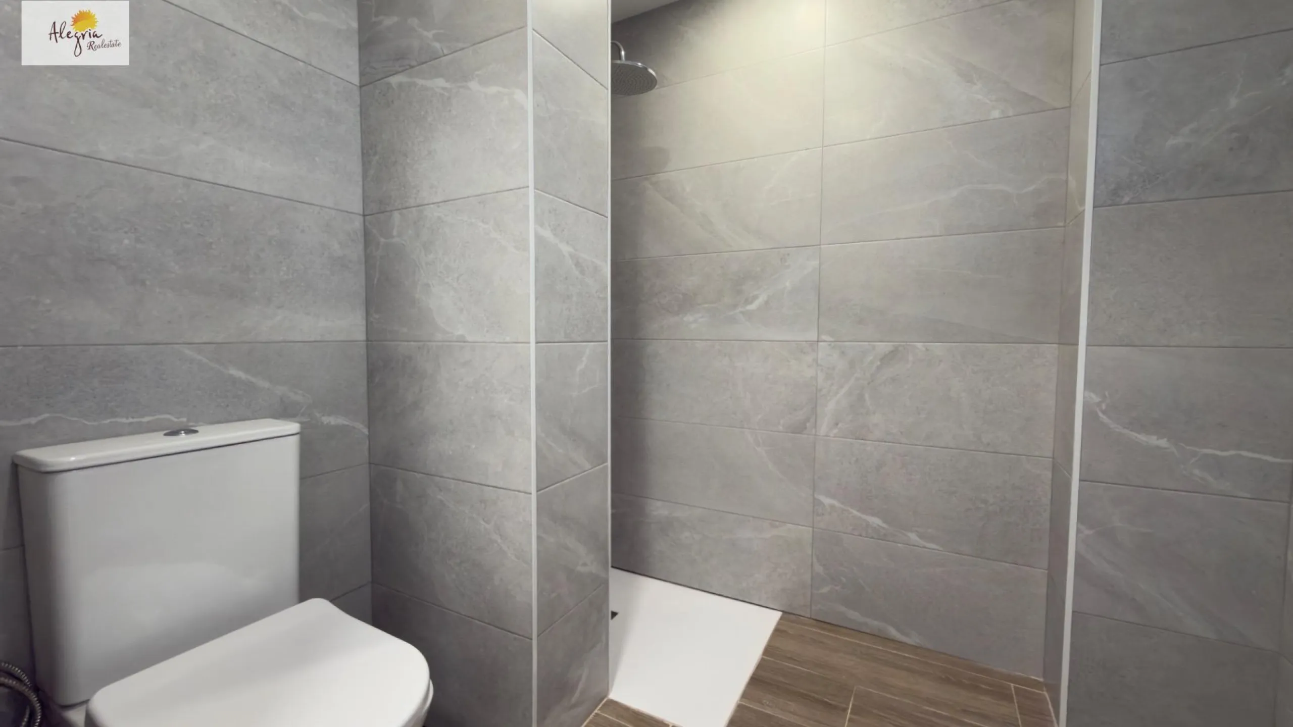 Income-Generating Residential Building for Sale in Alicante – Altozano