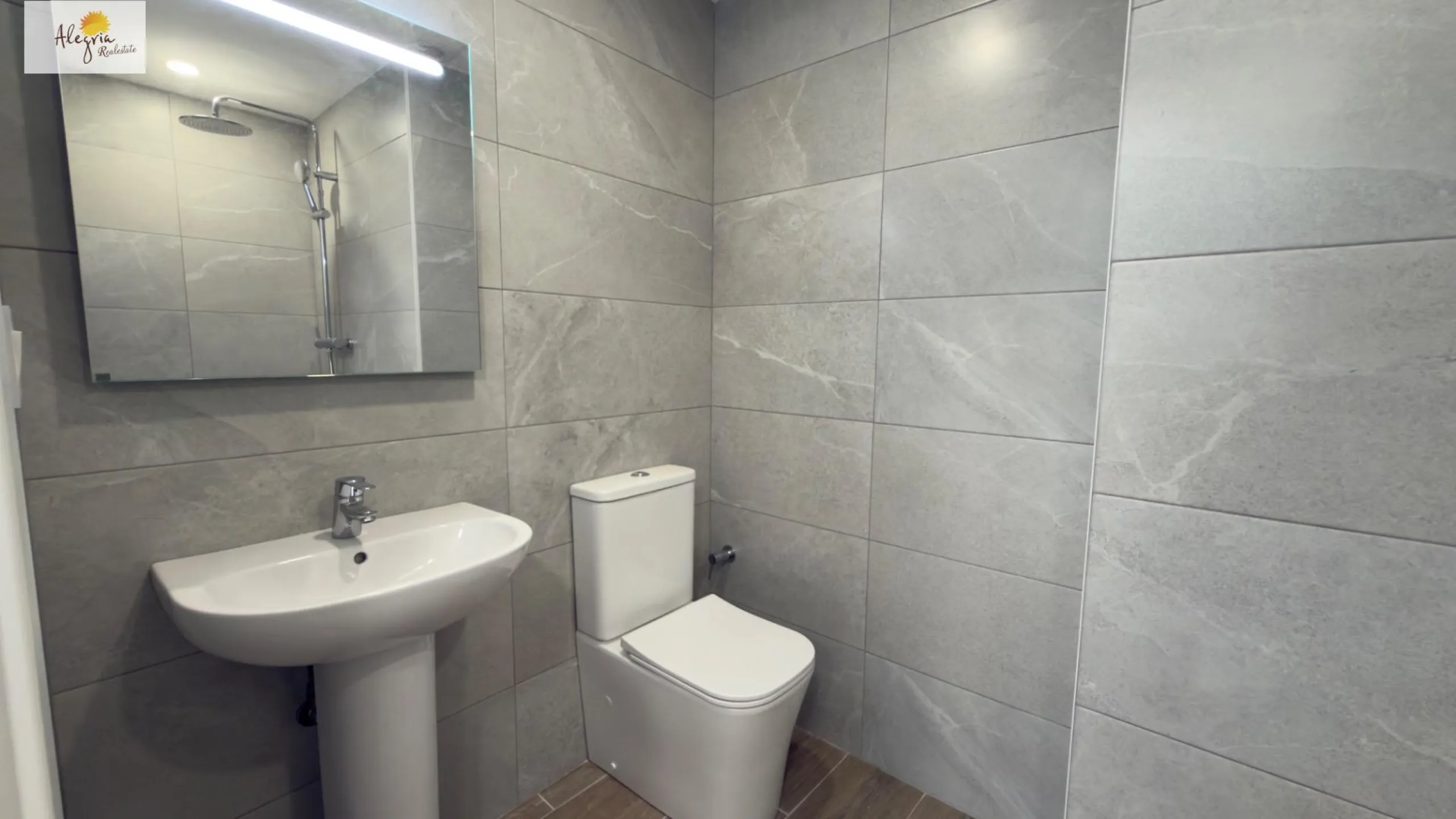Income-Generating Residential Building for Sale in Alicante – Altozano