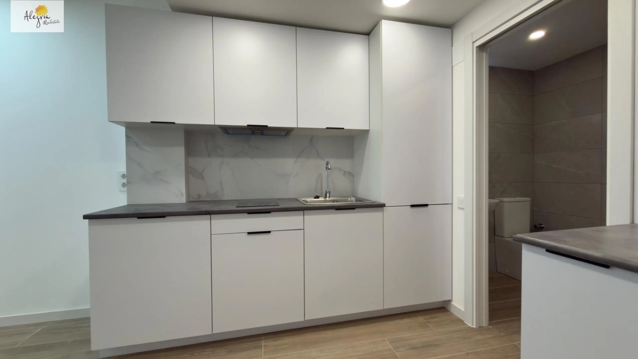 Income-Generating Residential Building for Sale in Alicante – Altozano
