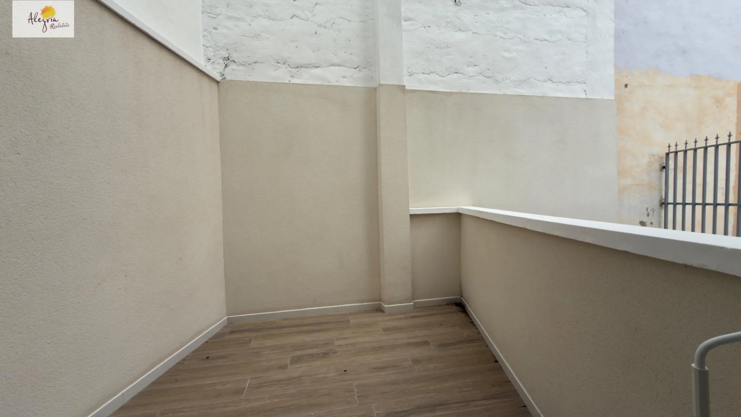 Income-Generating Residential Building for Sale in Alicante – Altozano