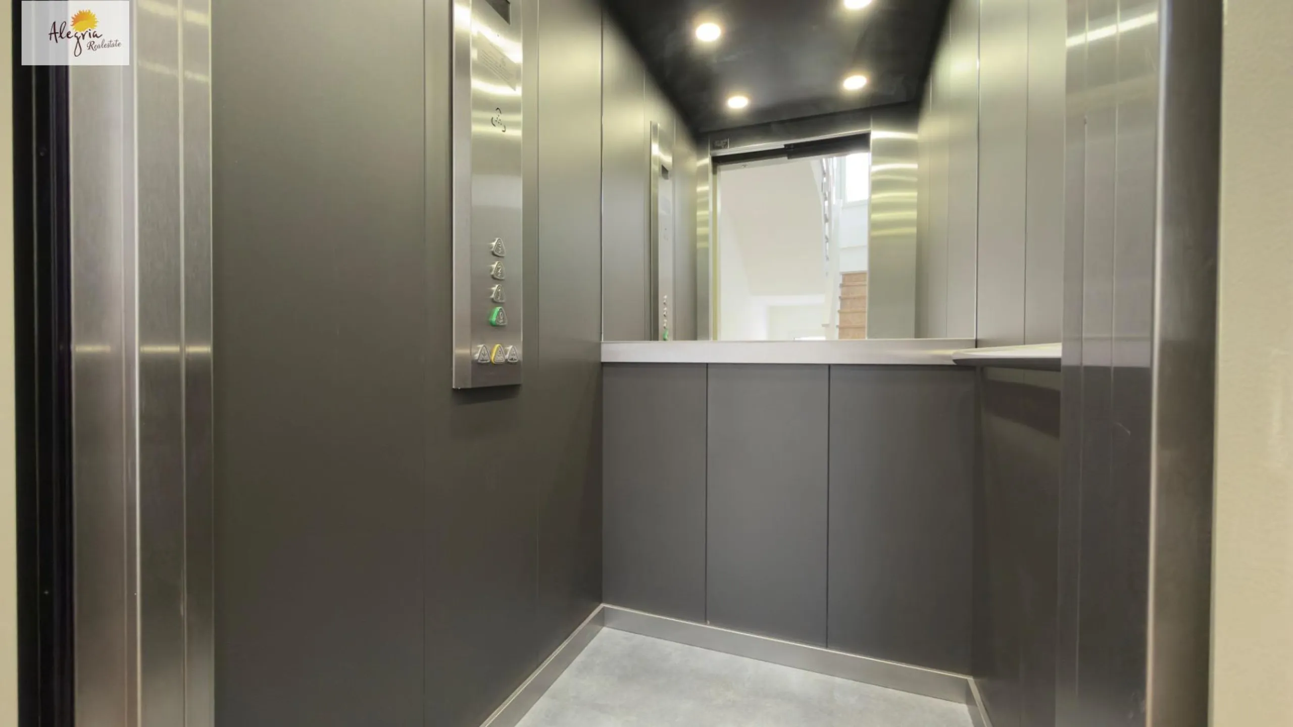 Income-Generating Residential Building for Sale in Alicante – Altozano