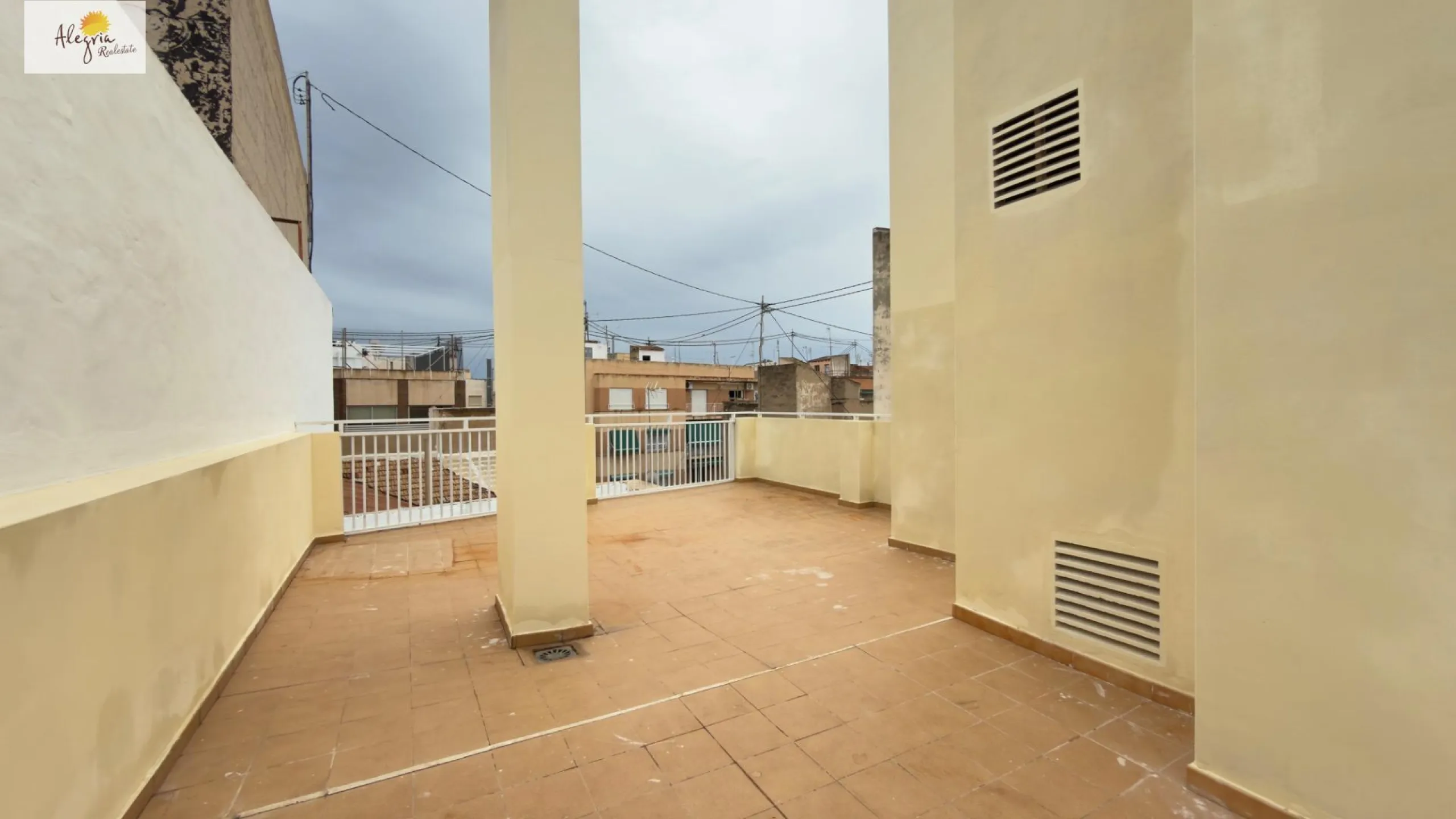 Income-Generating Residential Building for Sale in Alicante – Altozano