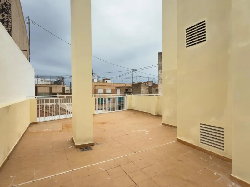 Income-Generating Residential Building for Sale in Alicante – Altozano