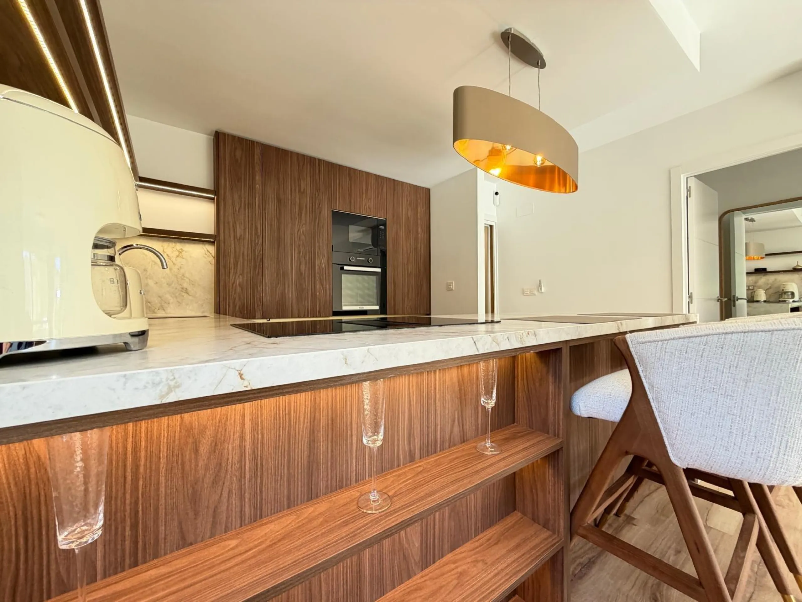 TOTALMENTE REFORMADO APARTAMENTO EN CAMPOAMOR CON PLAZA DE GARAJE DOBLE+MOTO. 99 M2. 2 DORM. 2 BAÑOS. PISCINA+PISTA DE TENIS.