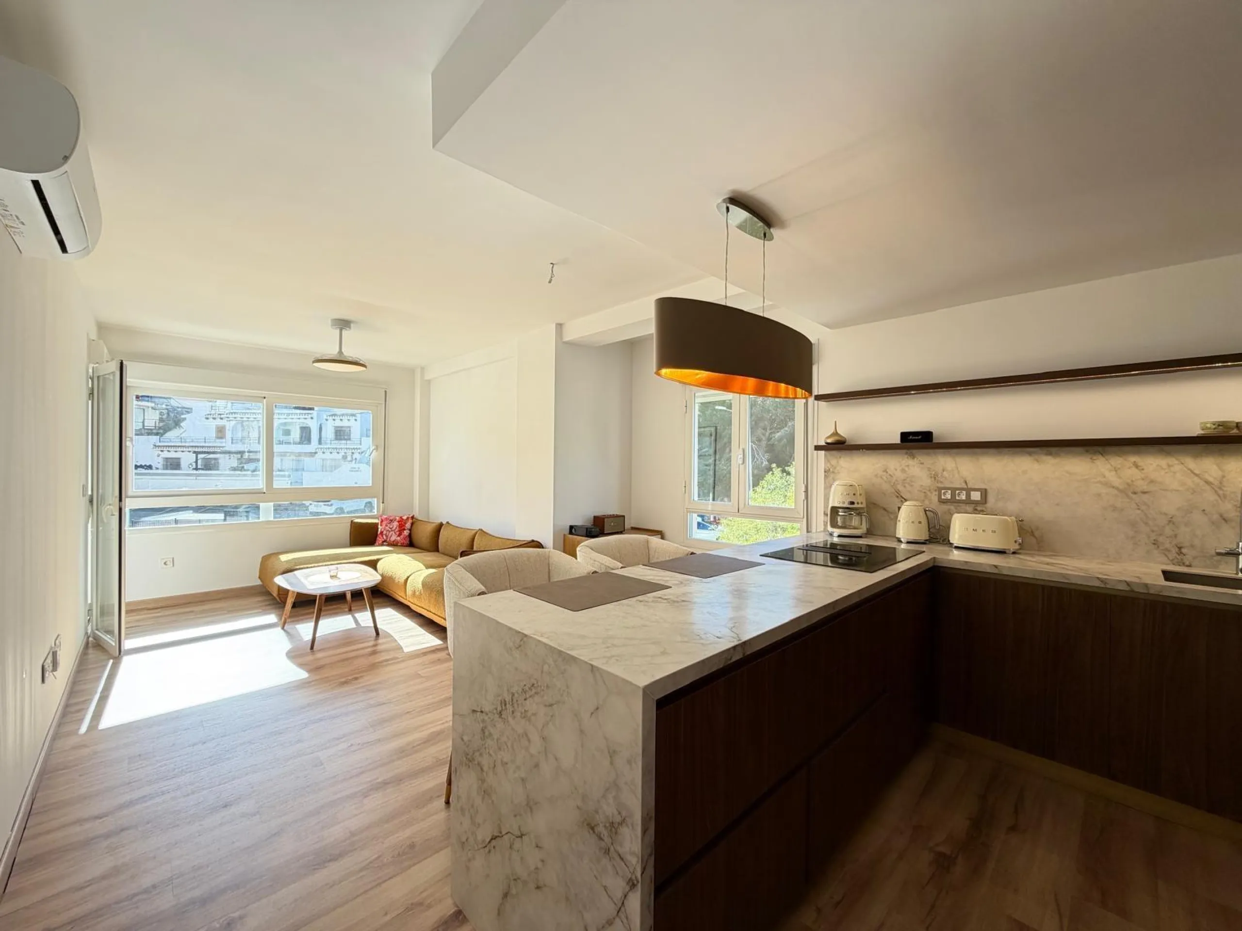 TOTALMENTE REFORMADO APARTAMENTO EN CAMPOAMOR CON PLAZA DE GARAJE DOBLE+MOTO. 99 M2. 2 DORM. 2 BAÑOS. PISCINA+PISTA DE TENIS.