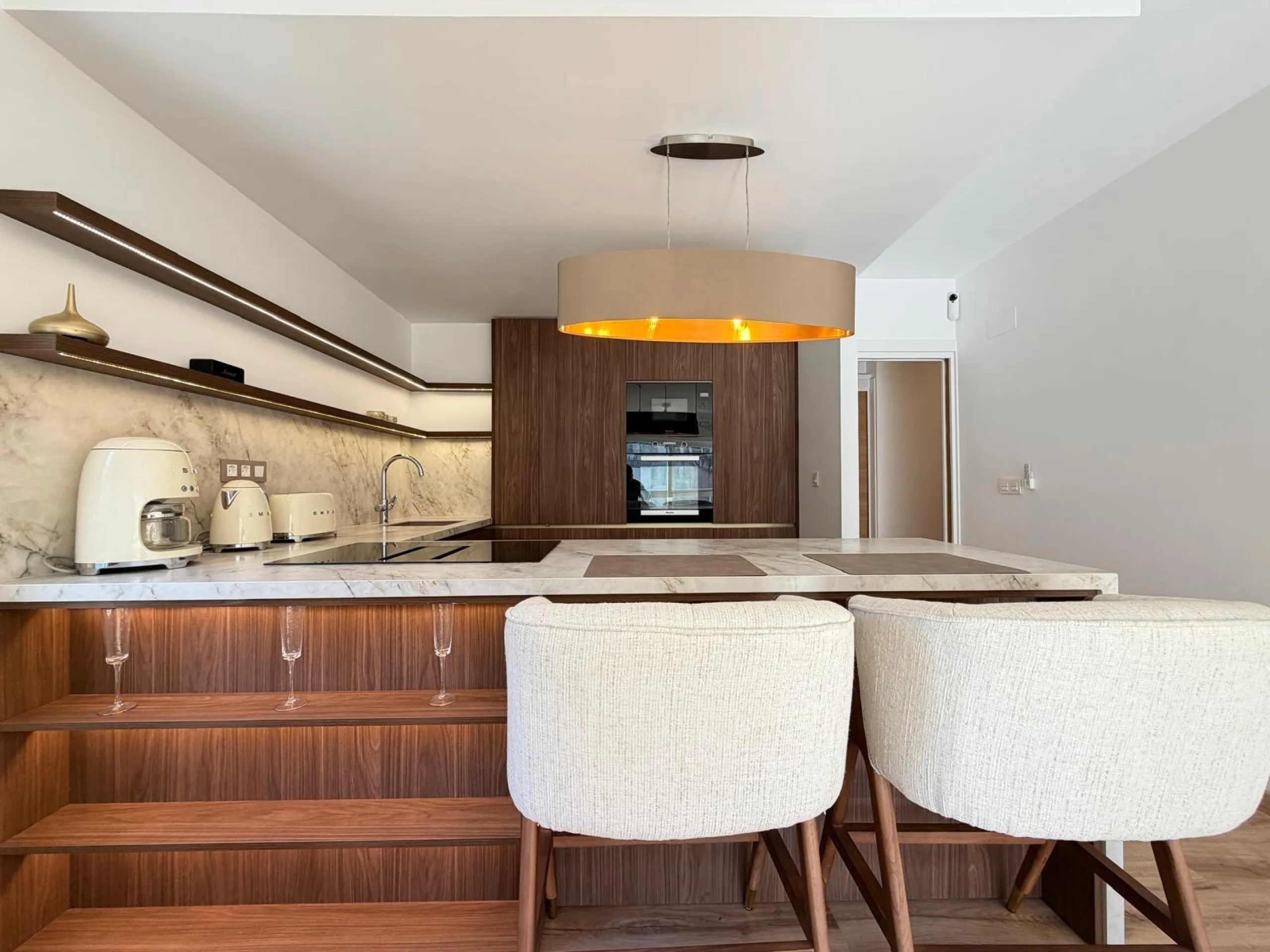 TOTALMENTE REFORMADO APARTAMENTO EN CAMPOAMOR CON PLAZA DE GARAJE DOBLE+MOTO. 99 M2. 2 DORM. 2 BAÑOS. PISCINA+PISTA DE TENIS.