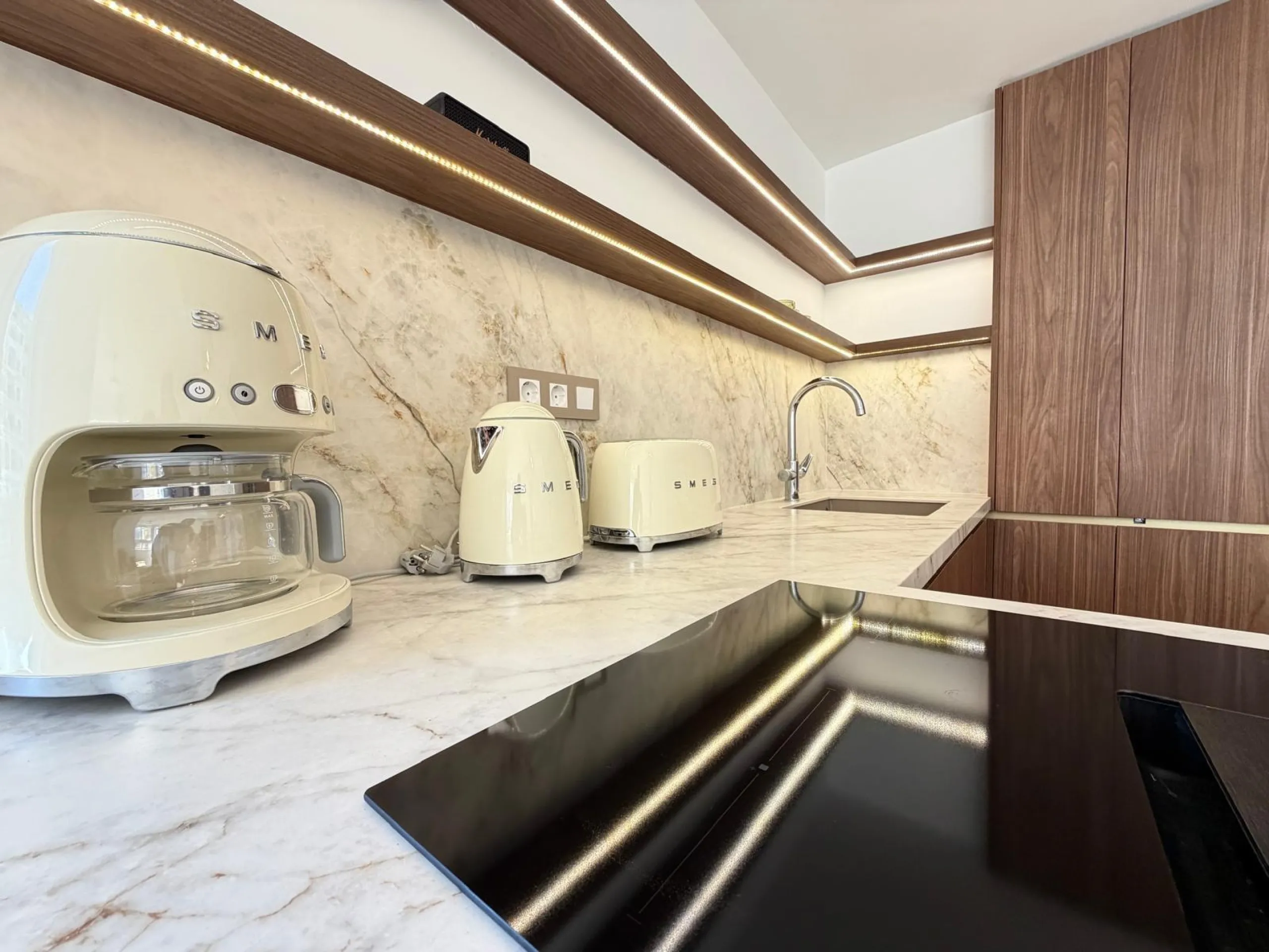 TOTALMENTE REFORMADO APARTAMENTO EN CAMPOAMOR CON PLAZA DE GARAJE DOBLE+MOTO. 99 M2. 2 DORM. 2 BAÑOS. PISCINA+PISTA DE TENIS.