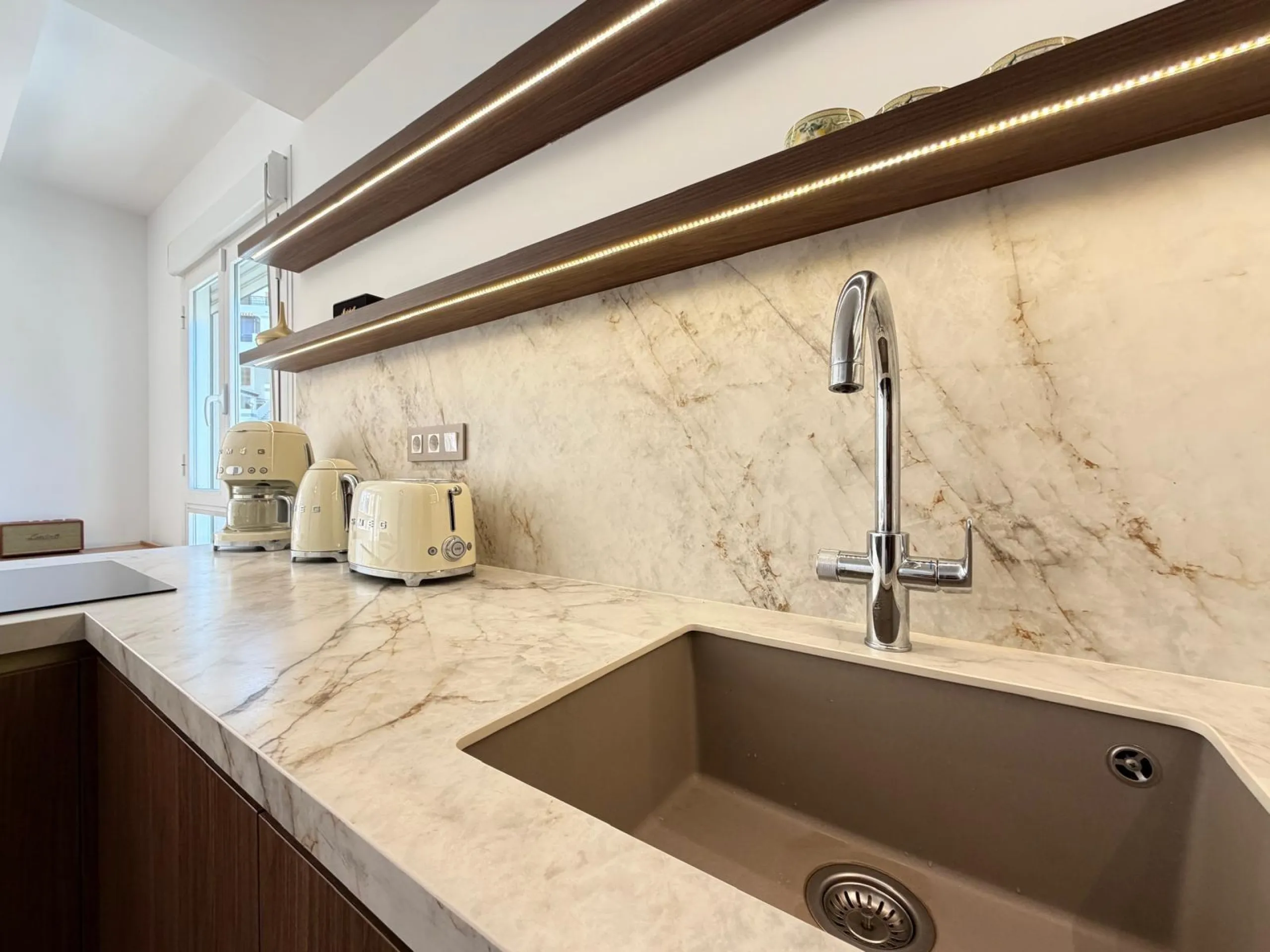TOTALMENTE REFORMADO APARTAMENTO EN CAMPOAMOR CON PLAZA DE GARAJE DOBLE+MOTO. 99 M2. 2 DORM. 2 BAÑOS. PISCINA+PISTA DE TENIS.